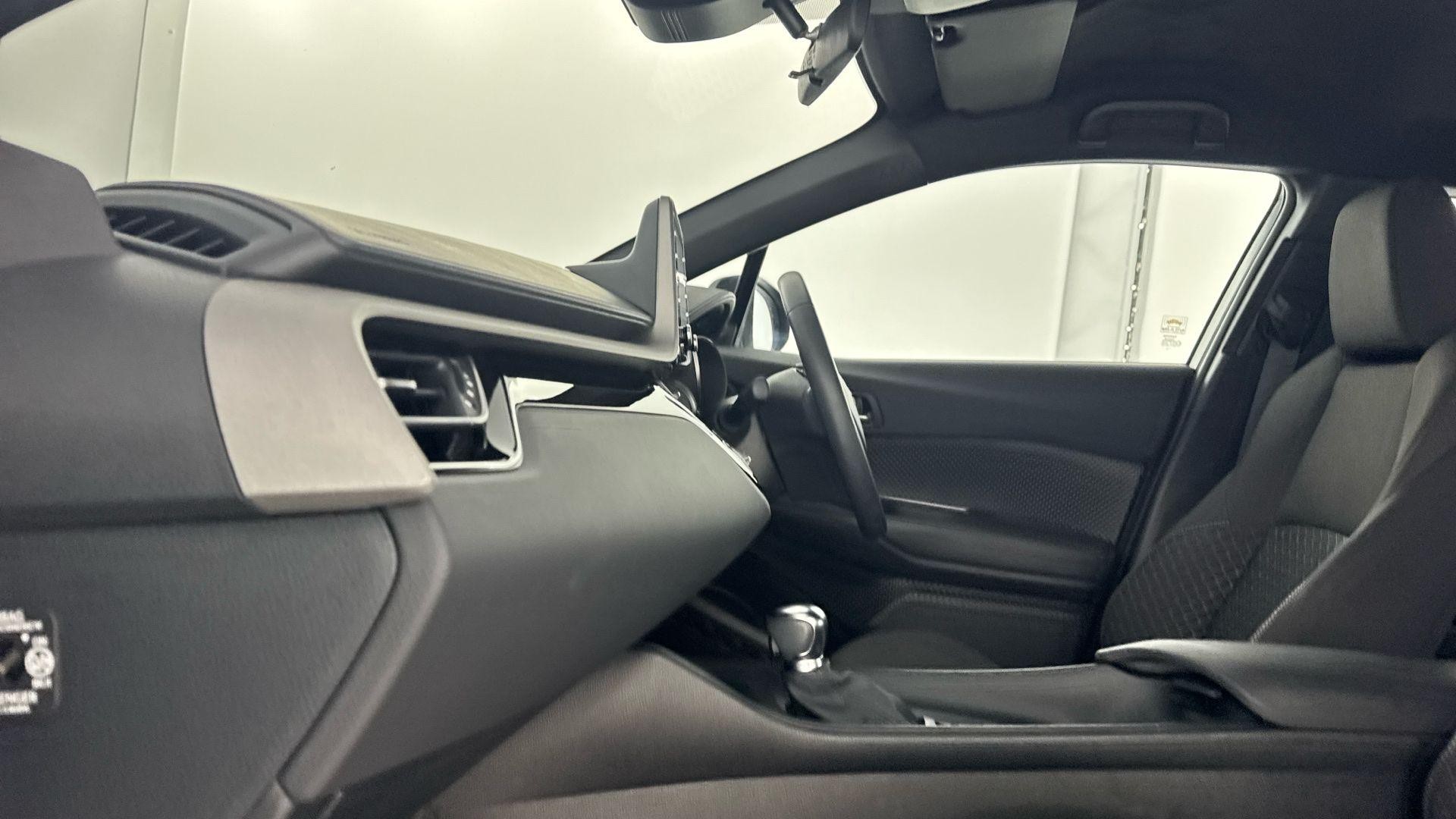 Toyota C-HR Image 18