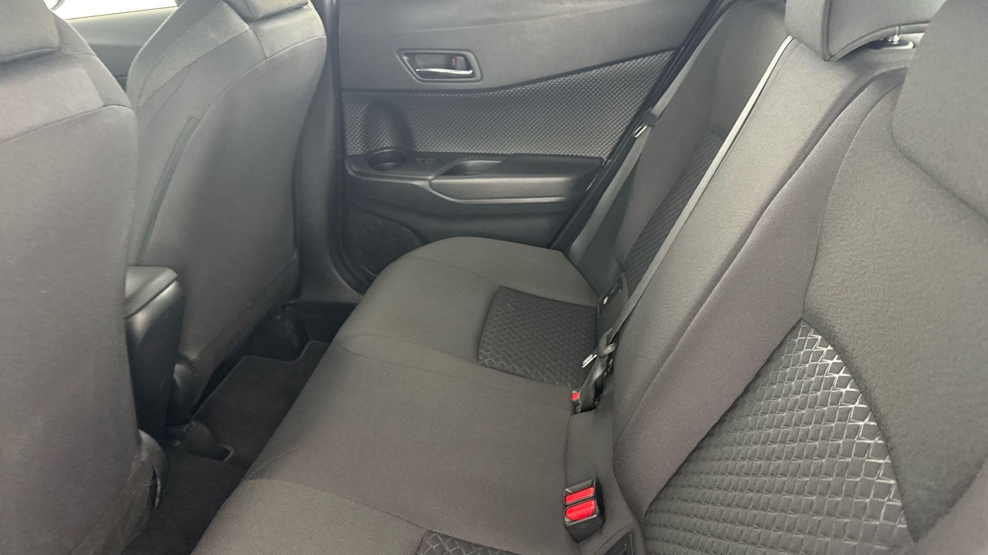 Toyota C-HR Image 21