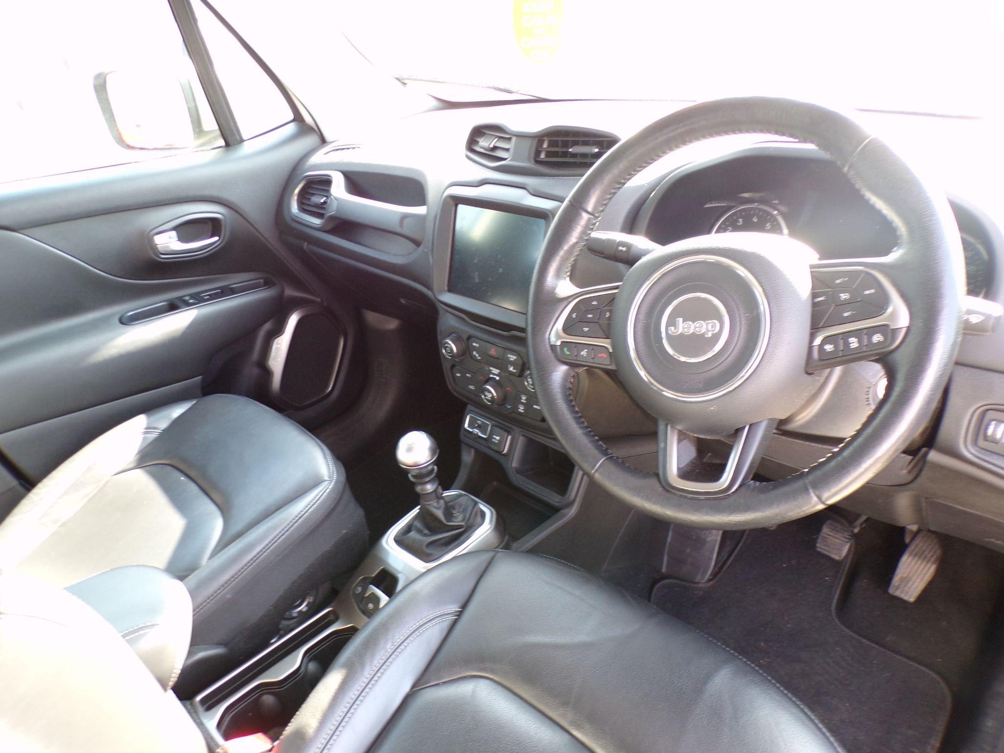 Jeep Renegade Image 10