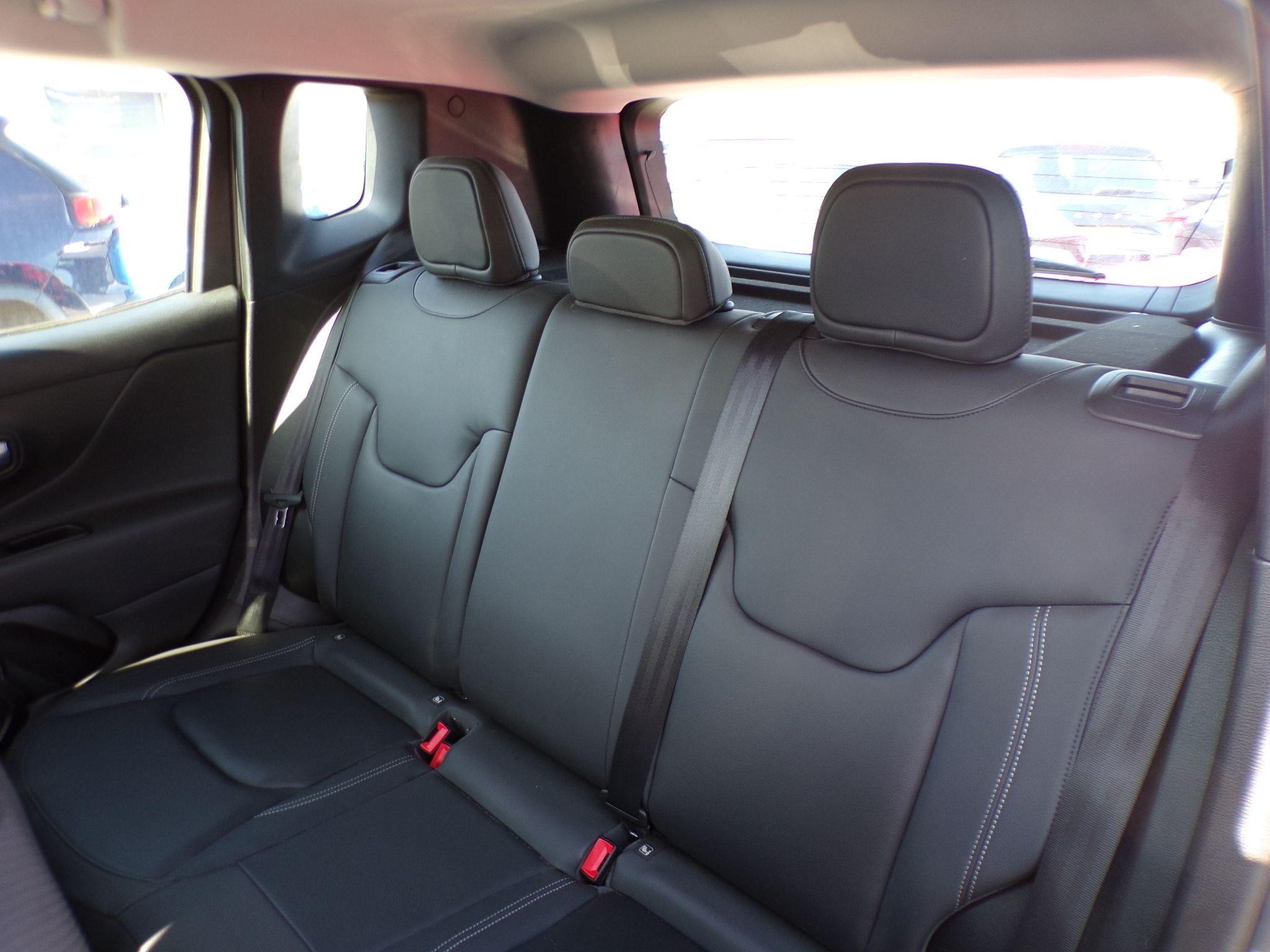 Jeep Renegade Image 13