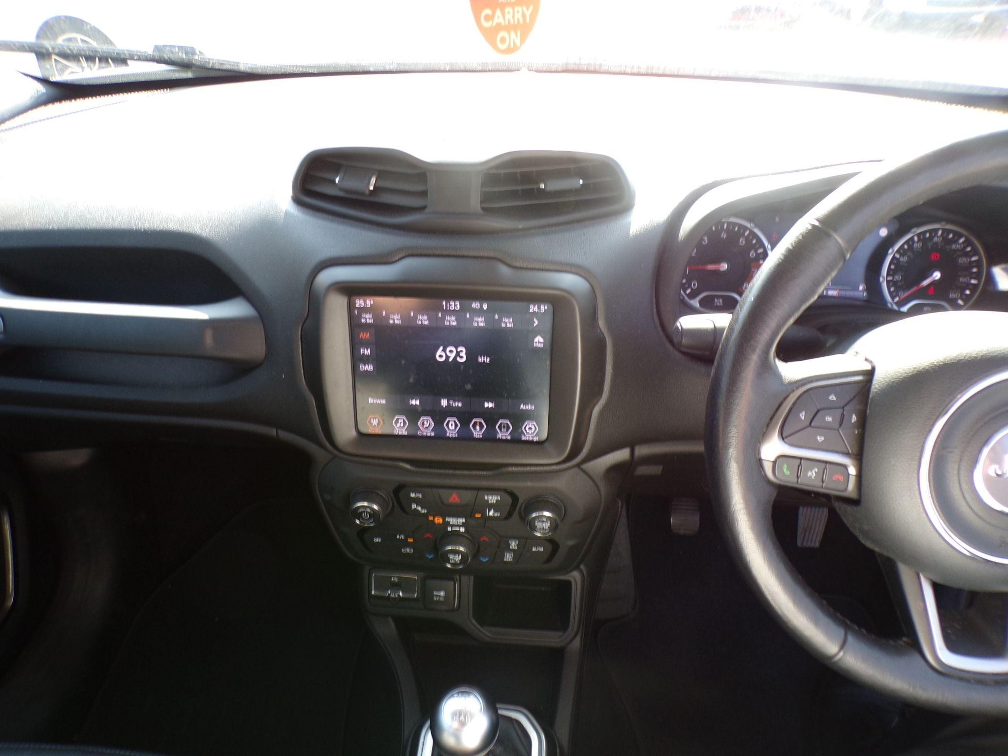 Jeep Renegade Image 18