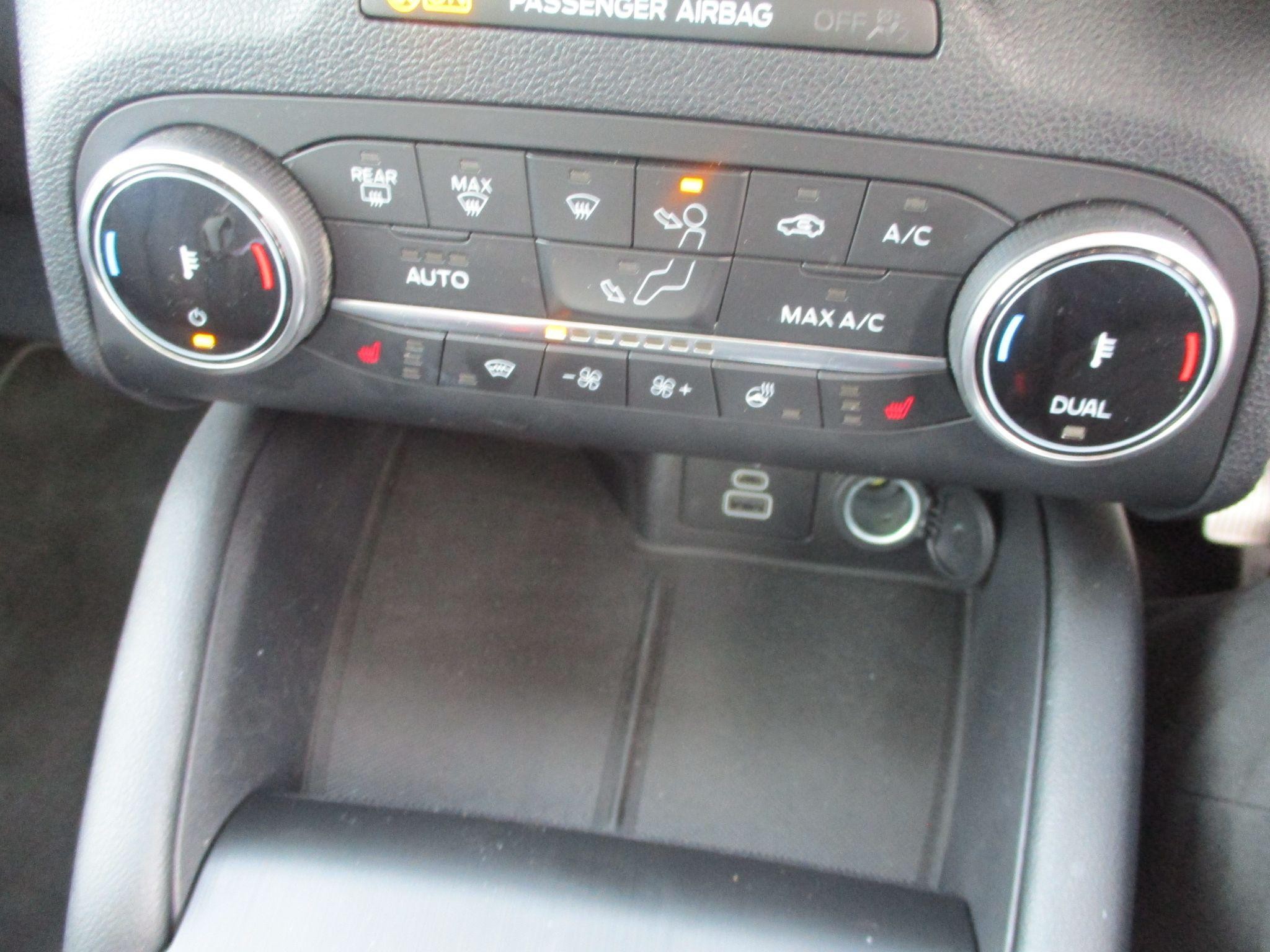 Ford Kuga Image 17