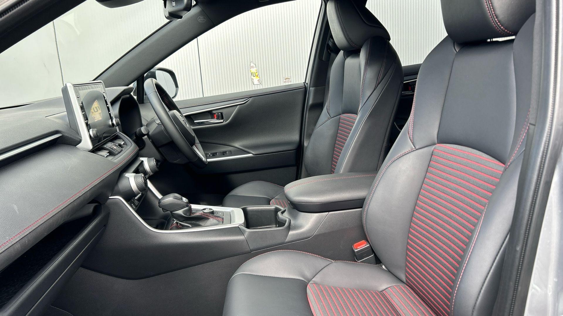 Toyota RAV4 Image 16