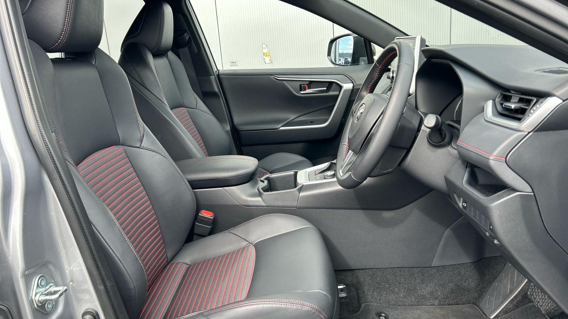 Toyota RAV4 Image 17