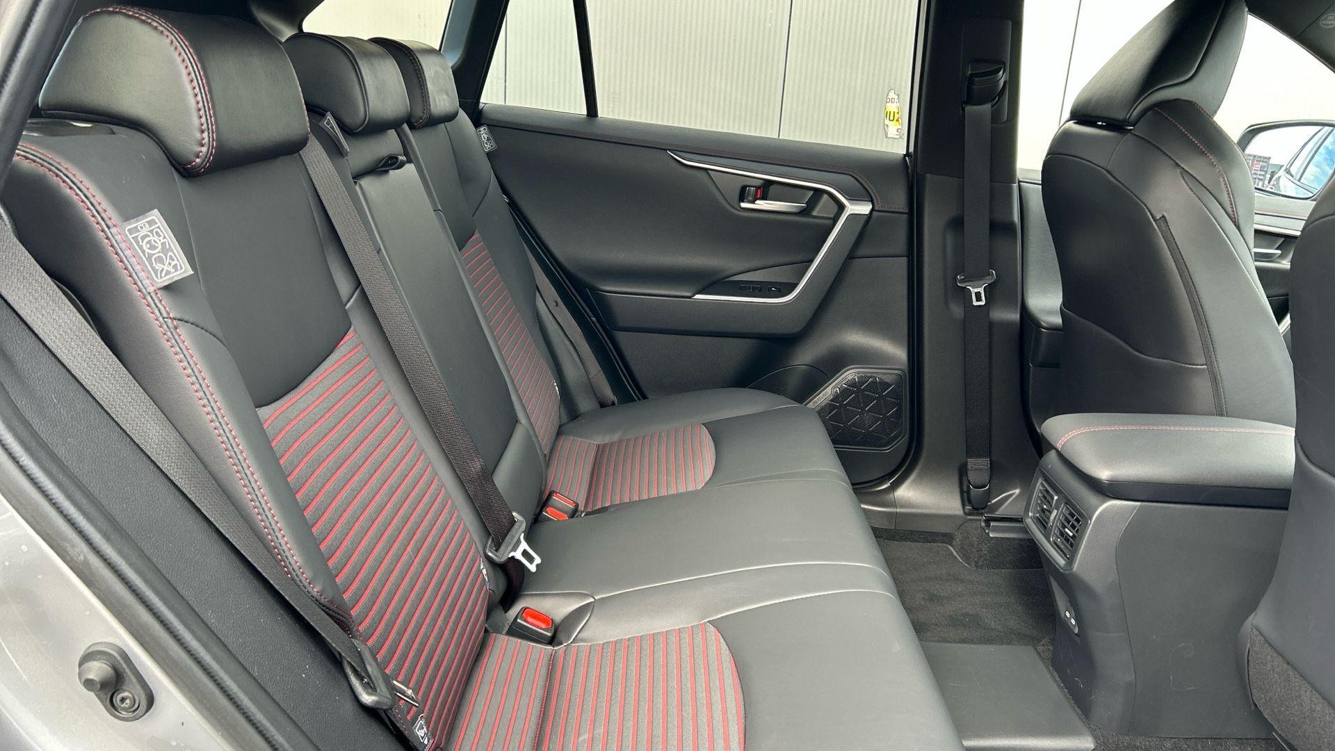Toyota RAV4 Image 18