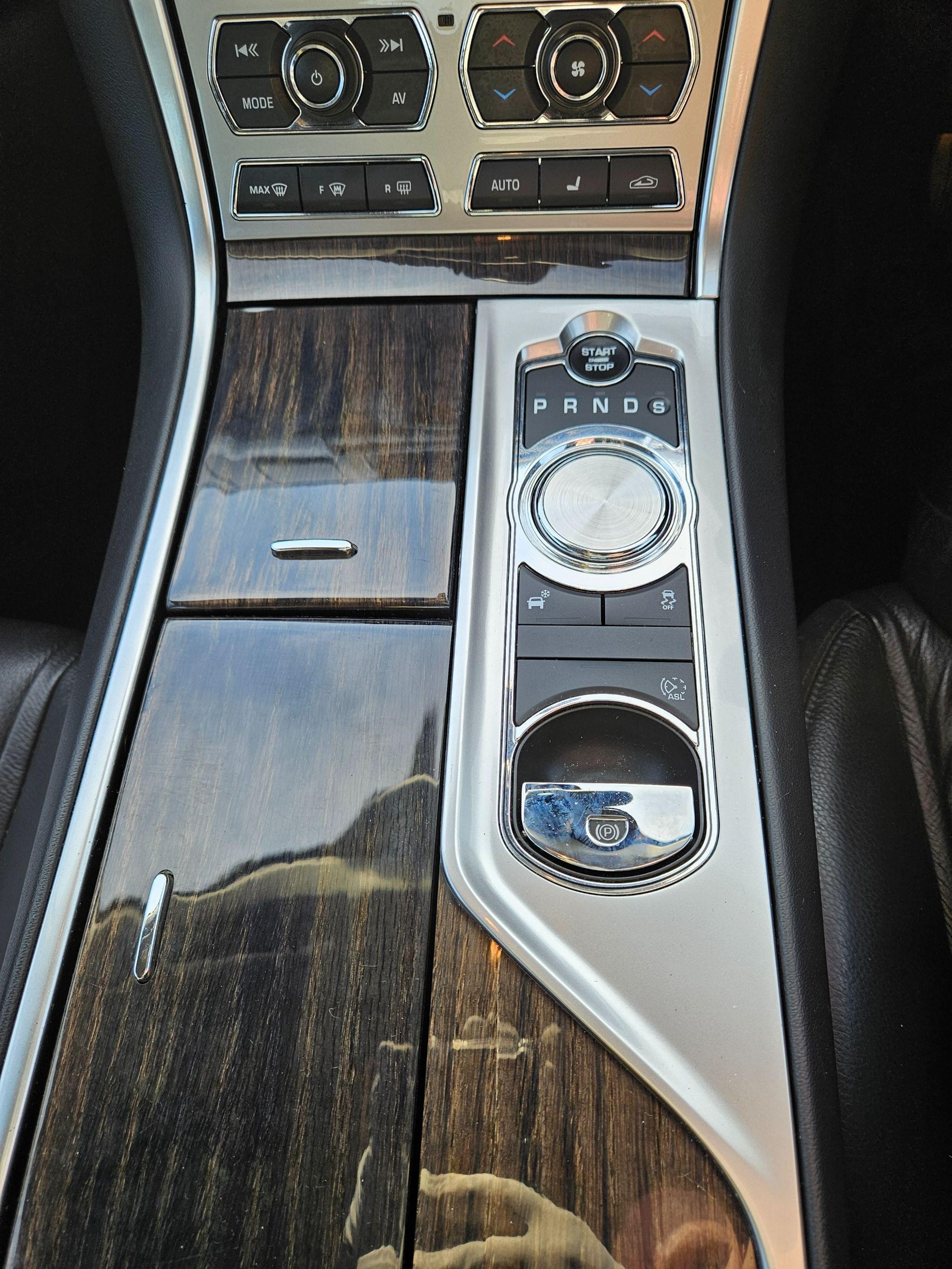 Jaguar XF Image 19