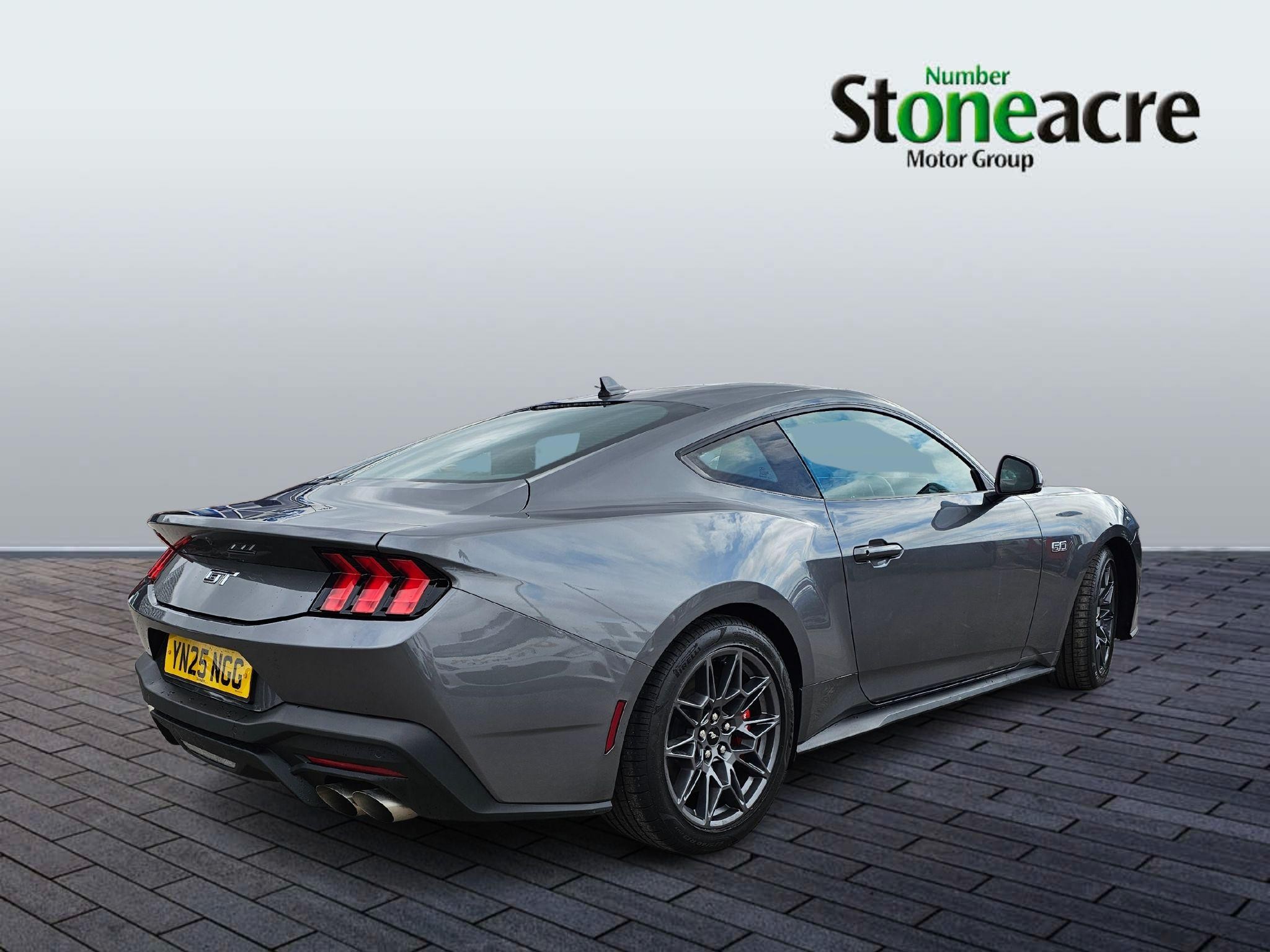 Ford Mustang Image 5