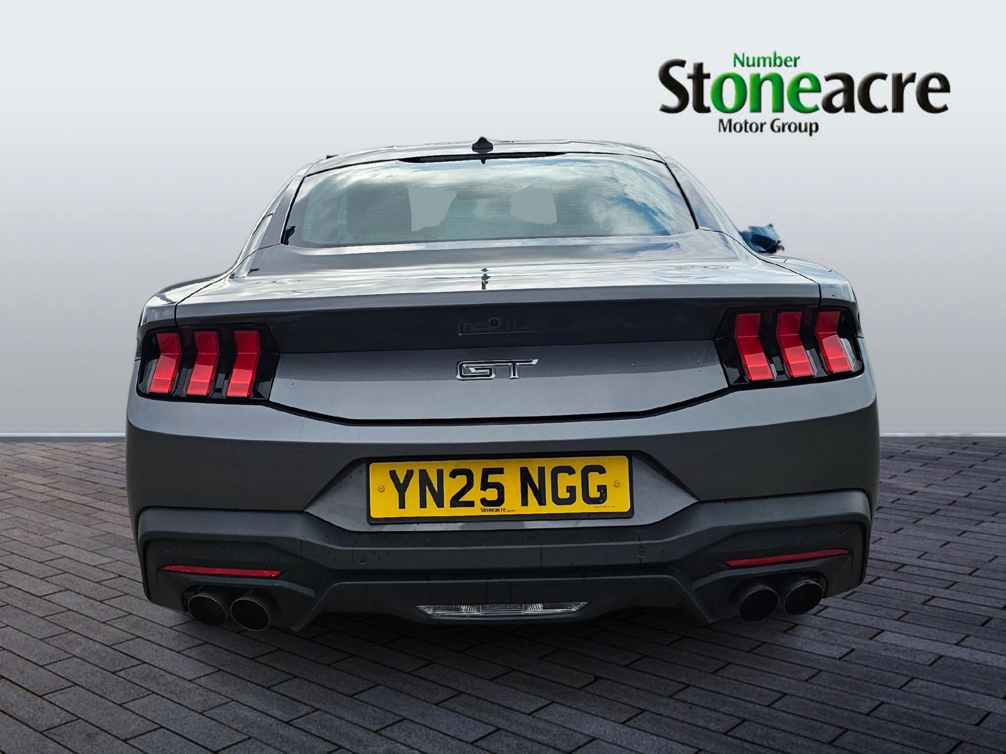 Ford Mustang Image 6