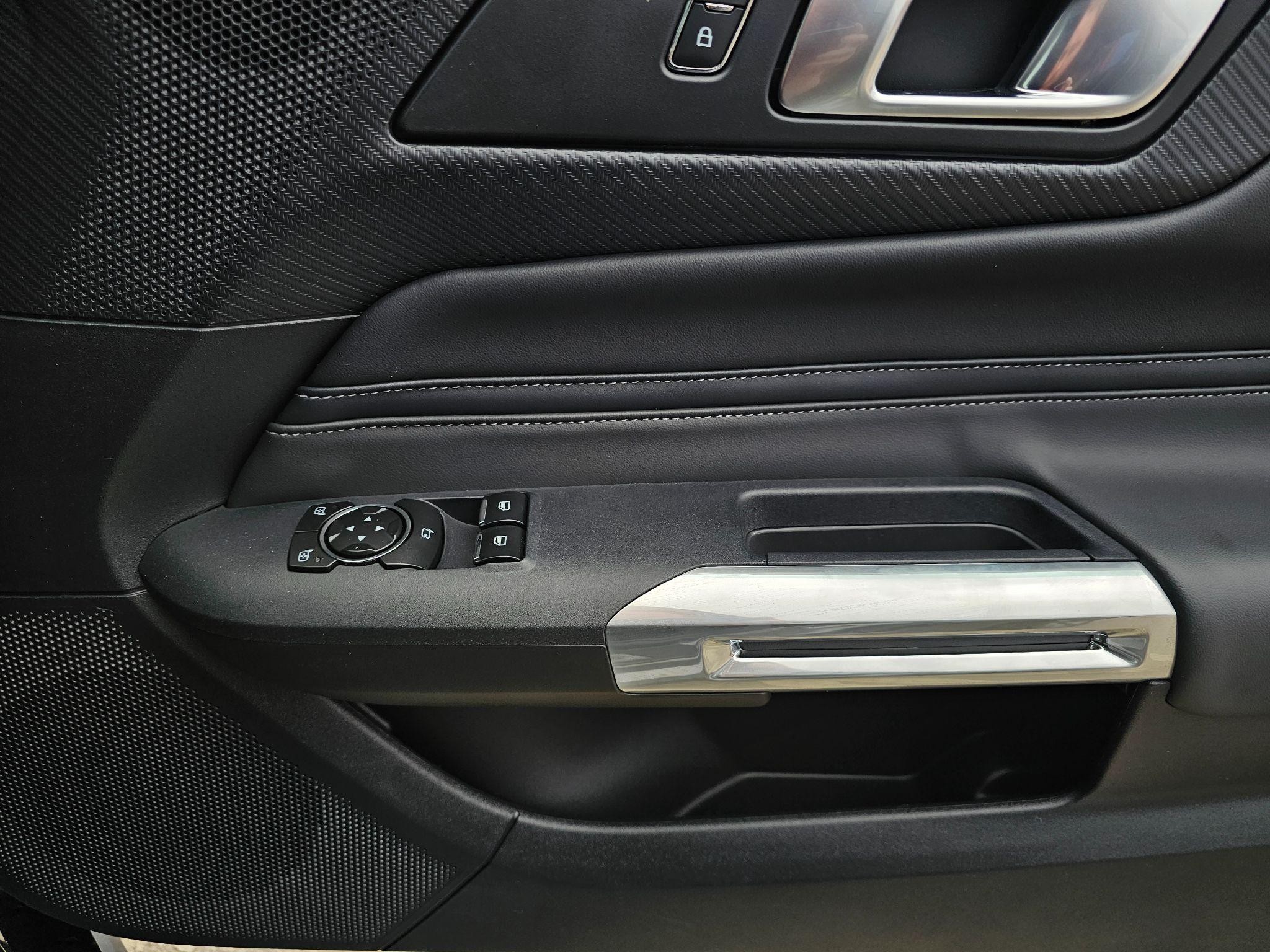 Ford Mustang Image 21