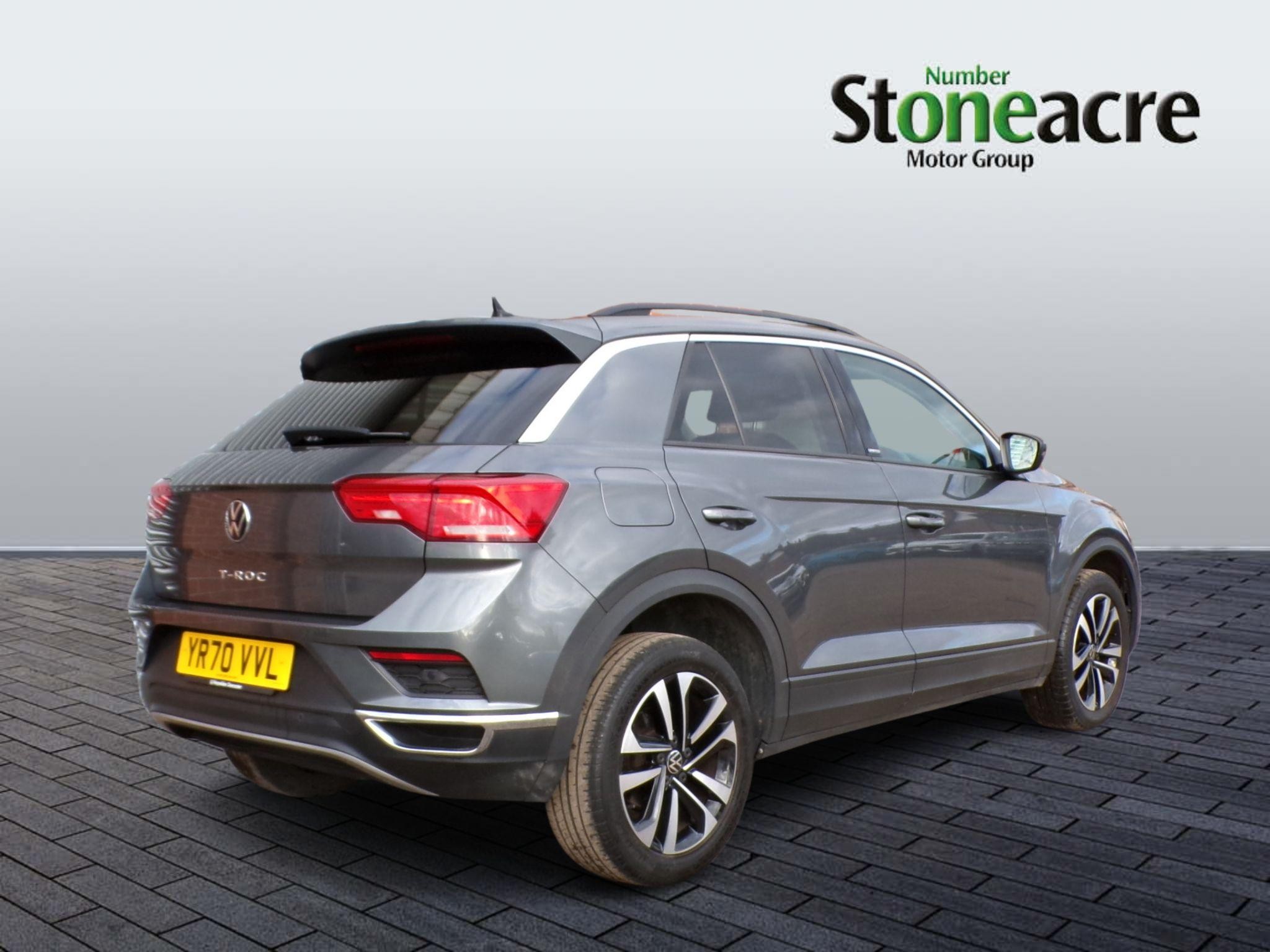 Volkswagen T-Roc Image 2