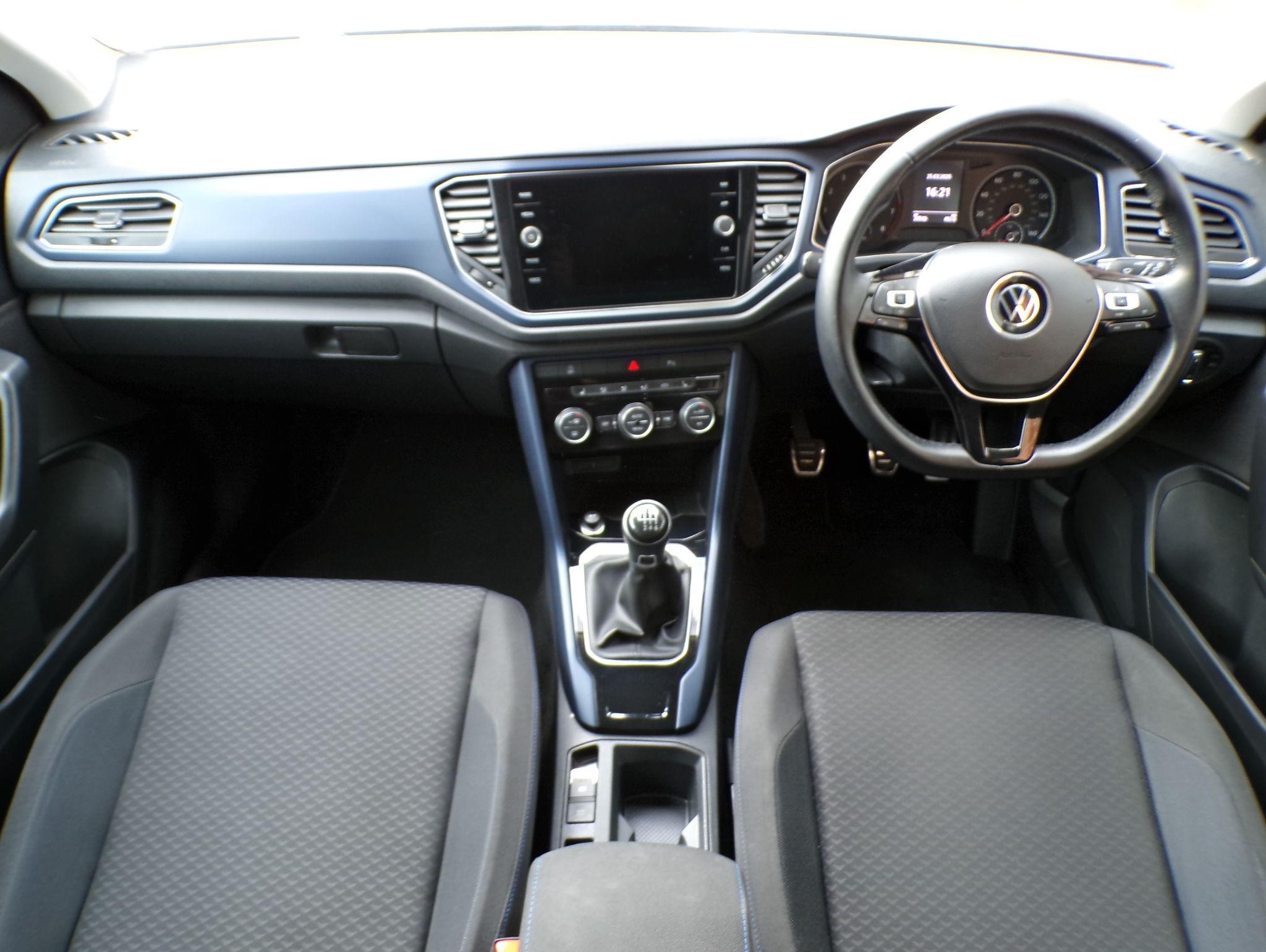 Volkswagen T-Roc Image 12