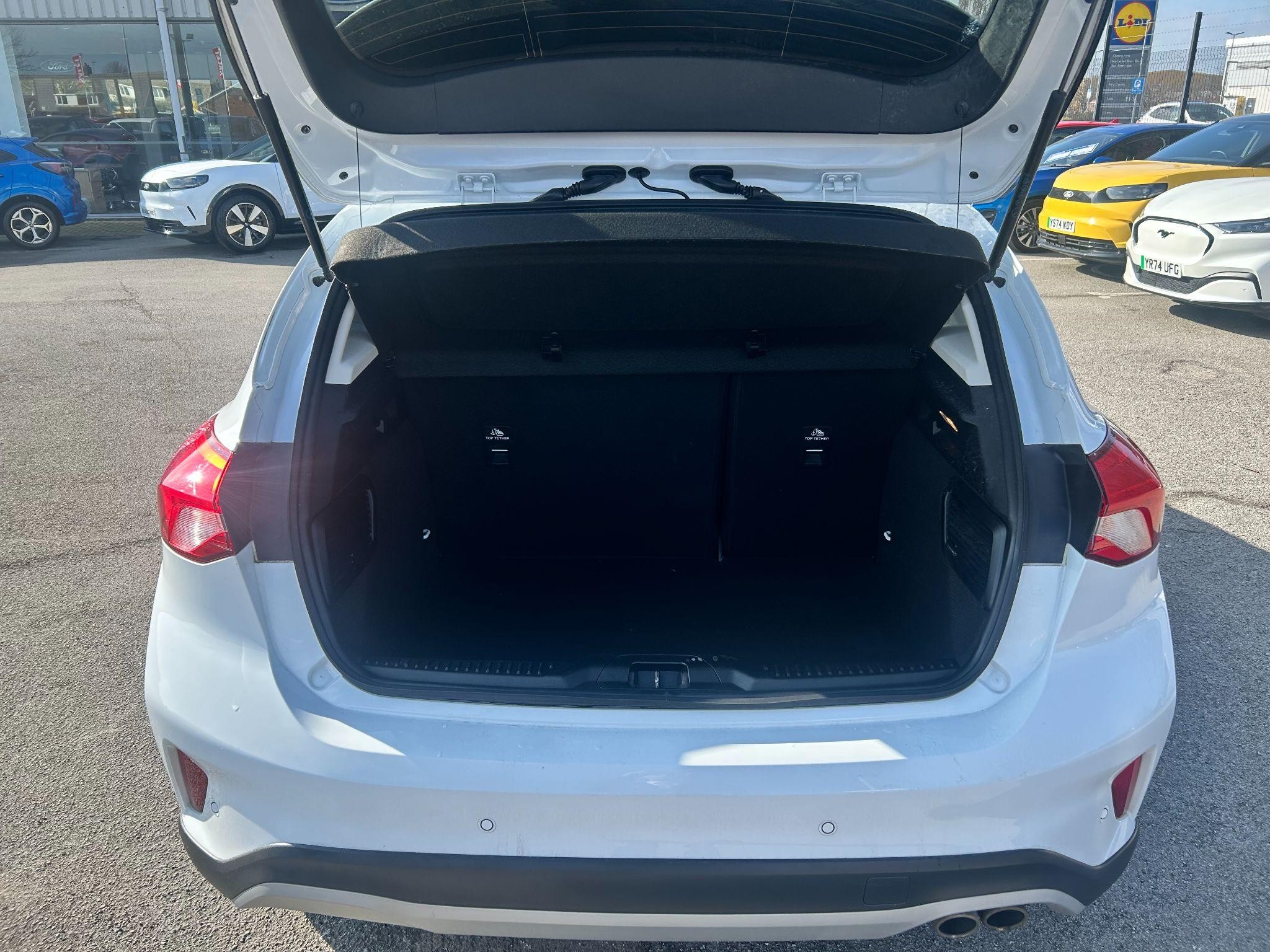 Ford Focus Image 9