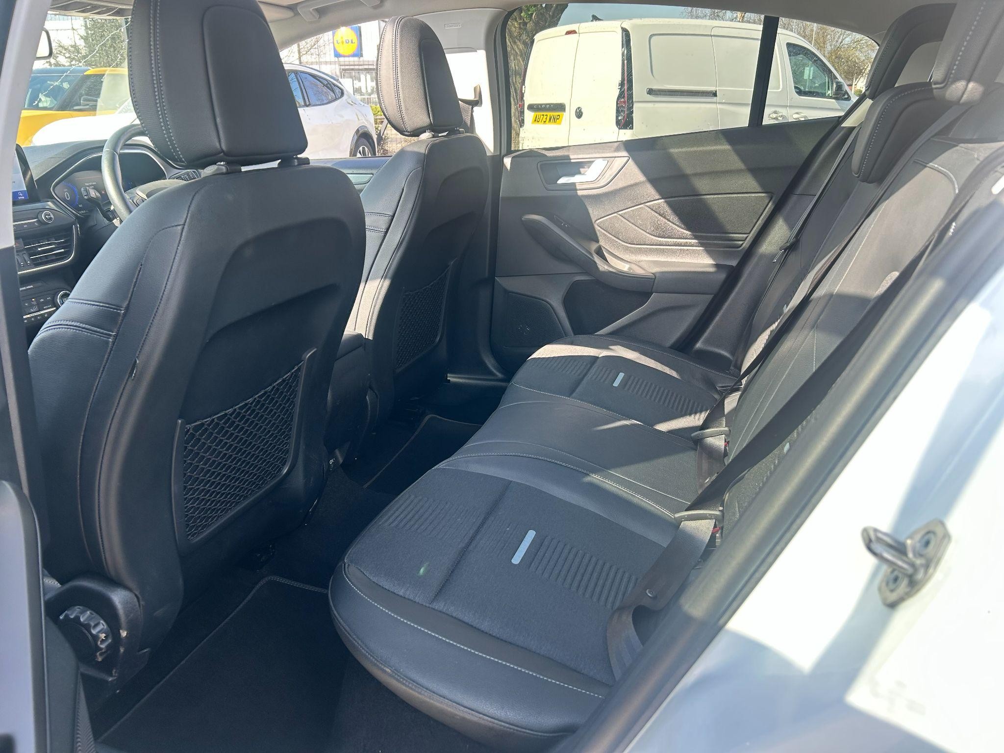 Ford Focus Image 17