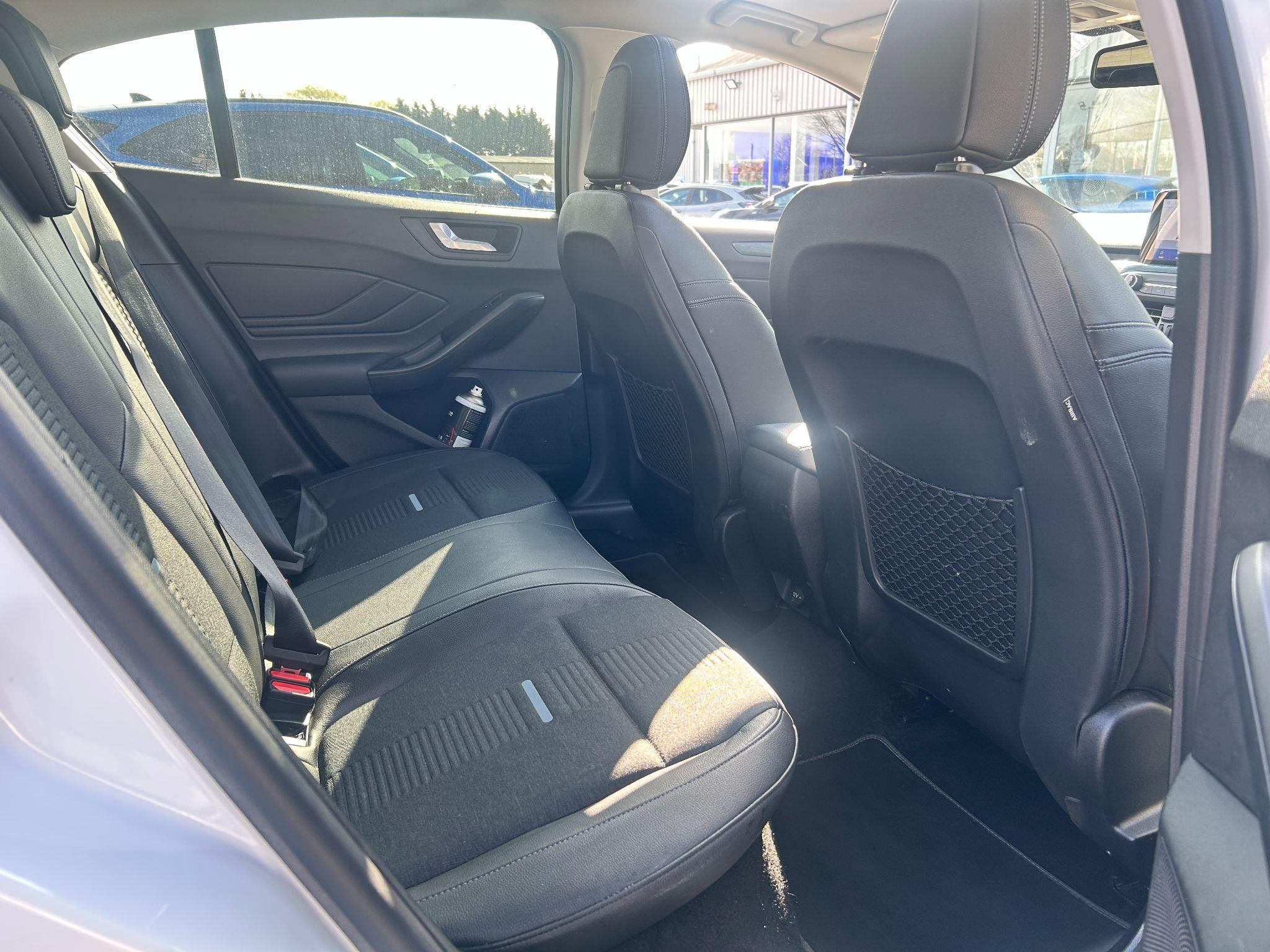 Ford Focus Image 18