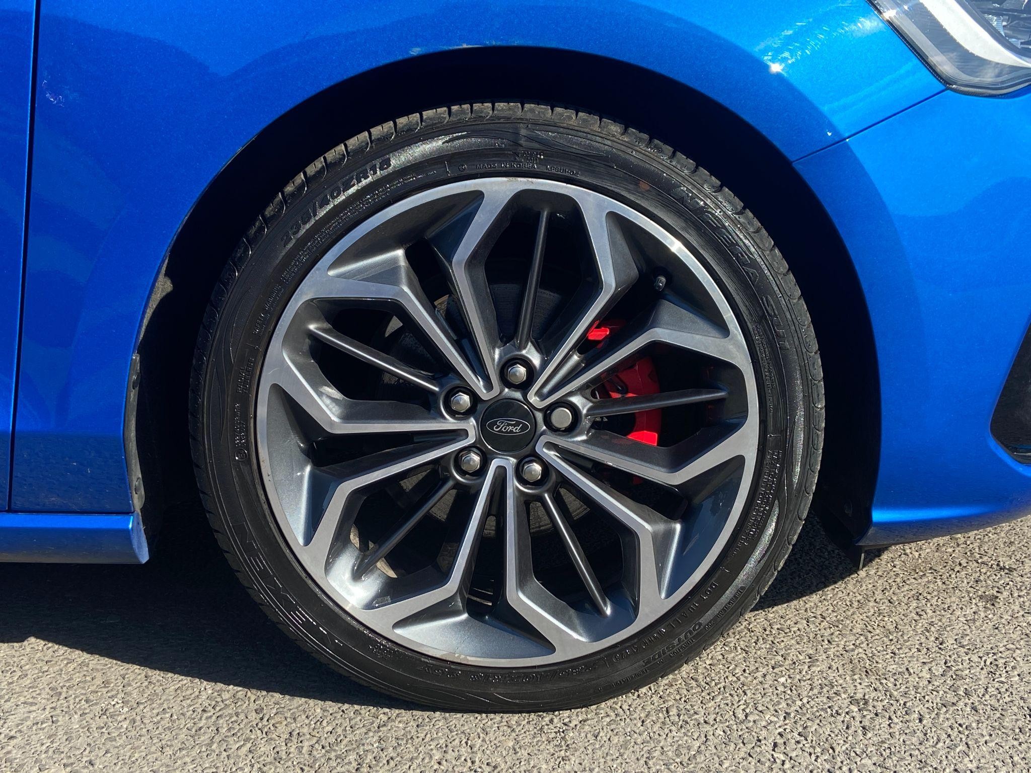 Ford Focus Image 9