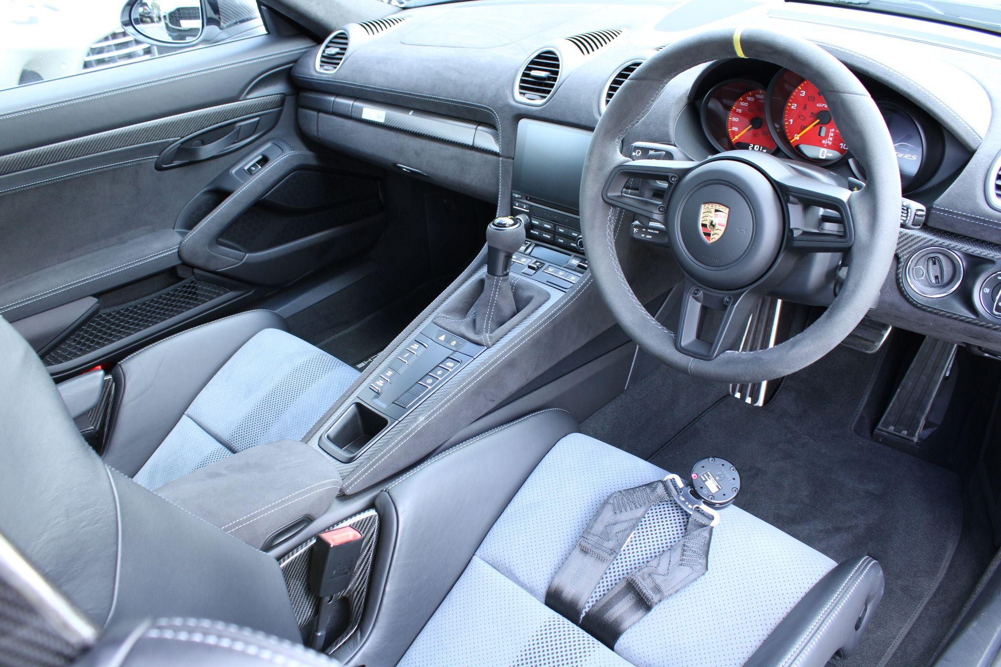 Porsche 718 Cayman Image 10