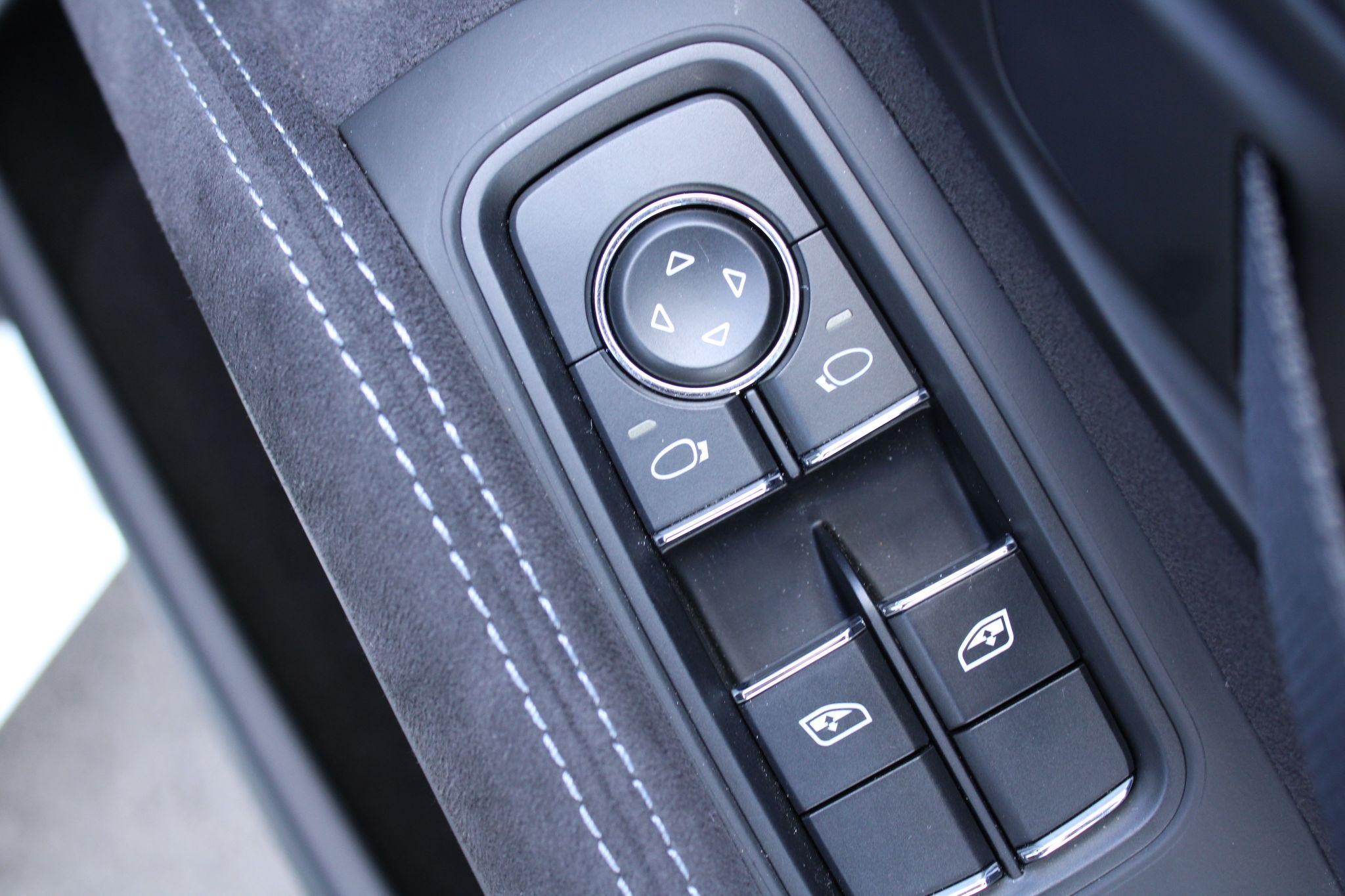 Porsche 718 Cayman Image 11