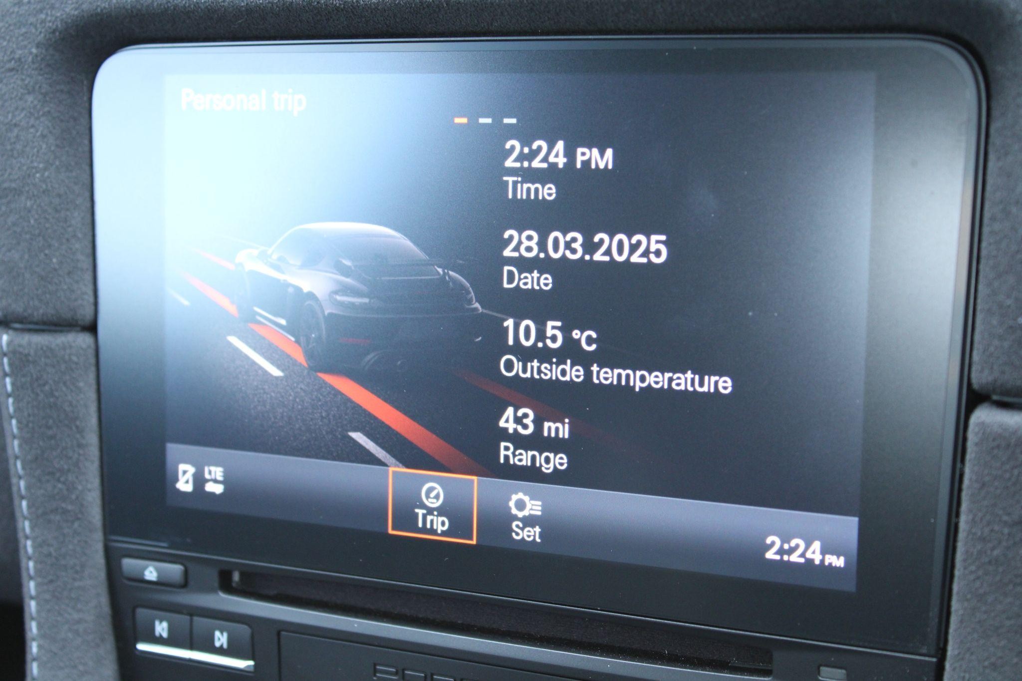 Porsche 718 Cayman Image 24