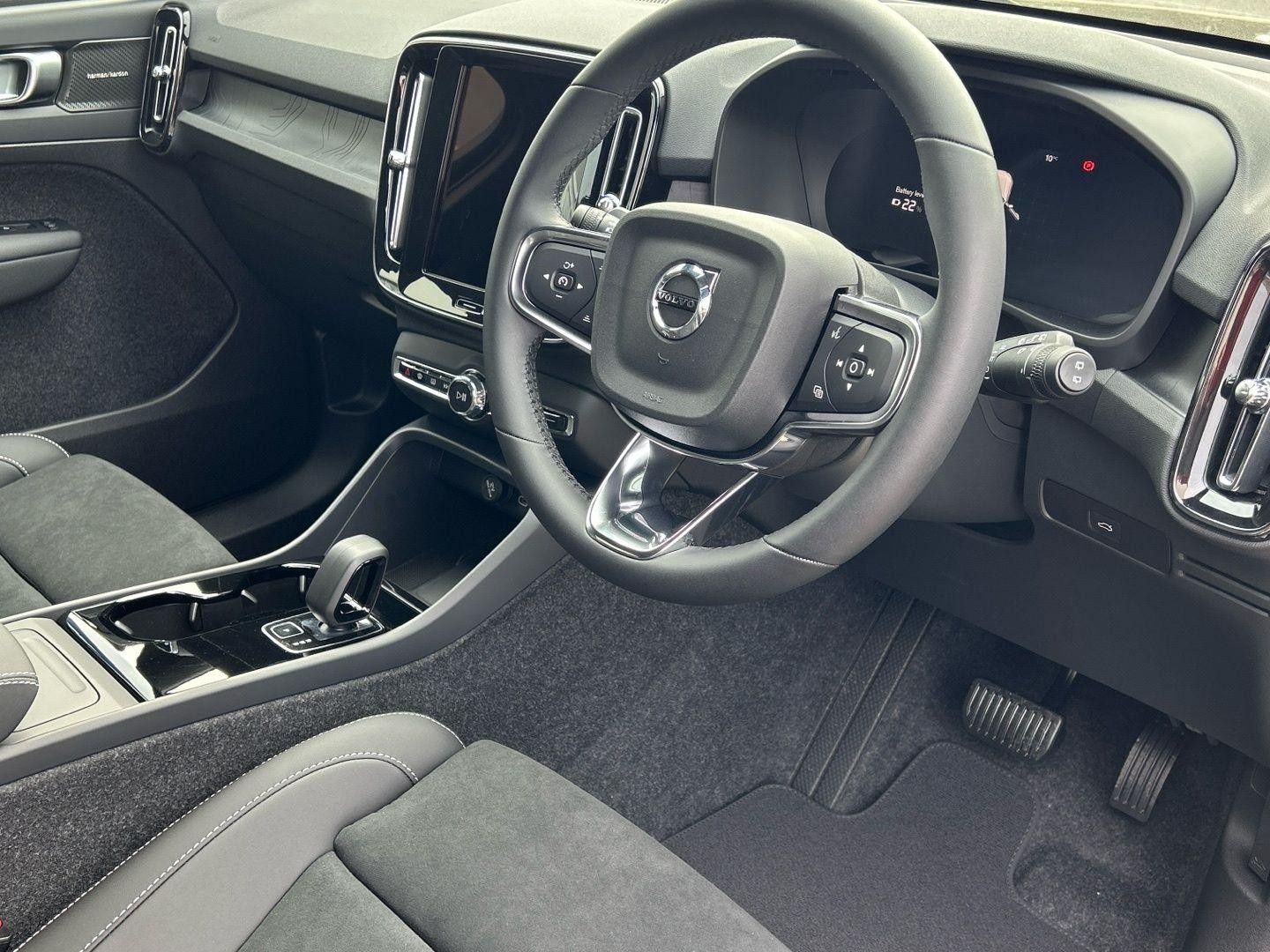 Volvo EX40 Image 5