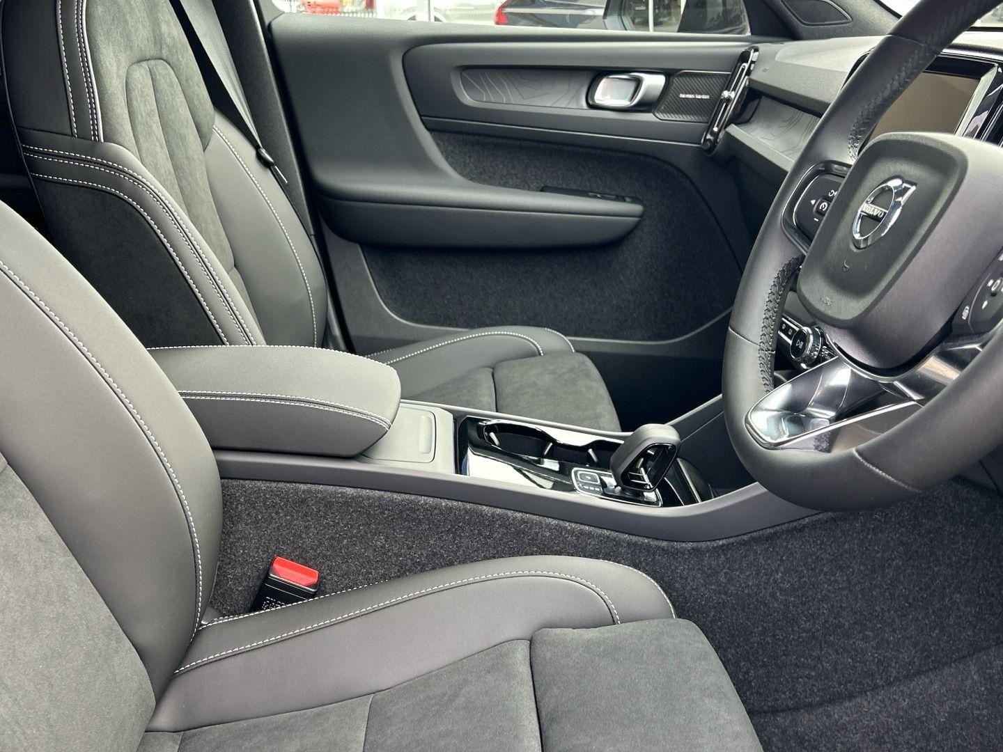 Volvo EX40 Image 9