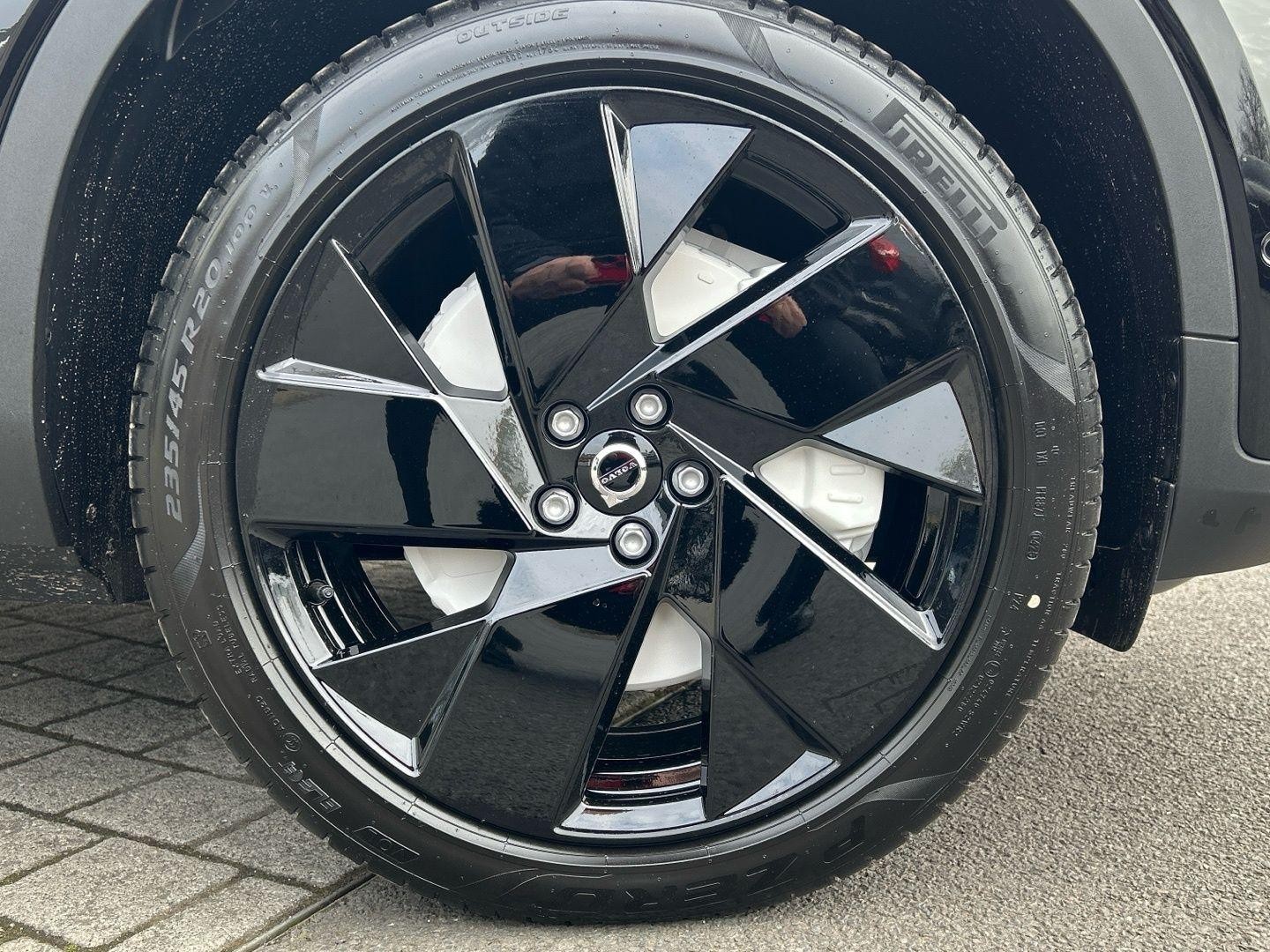 Volvo EX40 Image 16