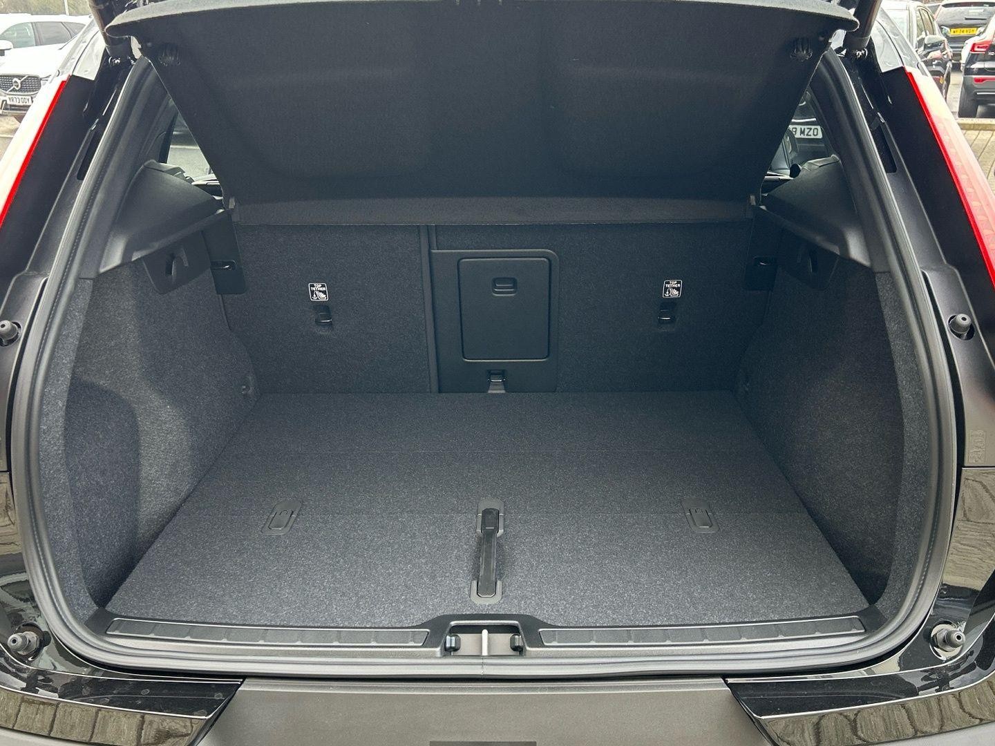 Volvo EX40 Image 17
