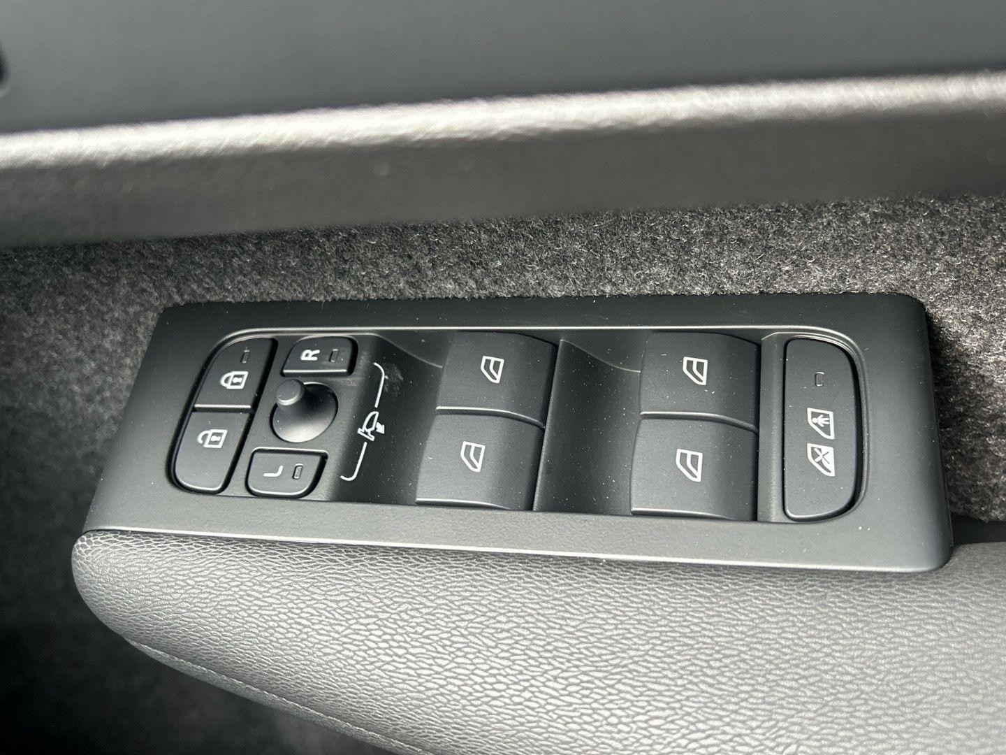 Volvo EX40 Image 26