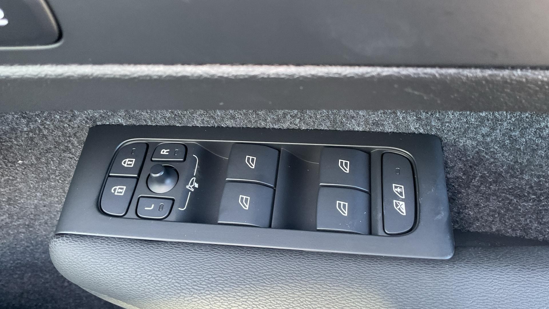 Volvo EC40 Image 28