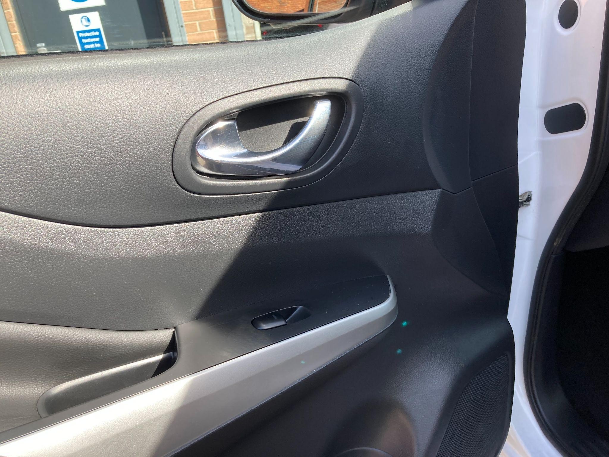 Nissan Navara Image 22