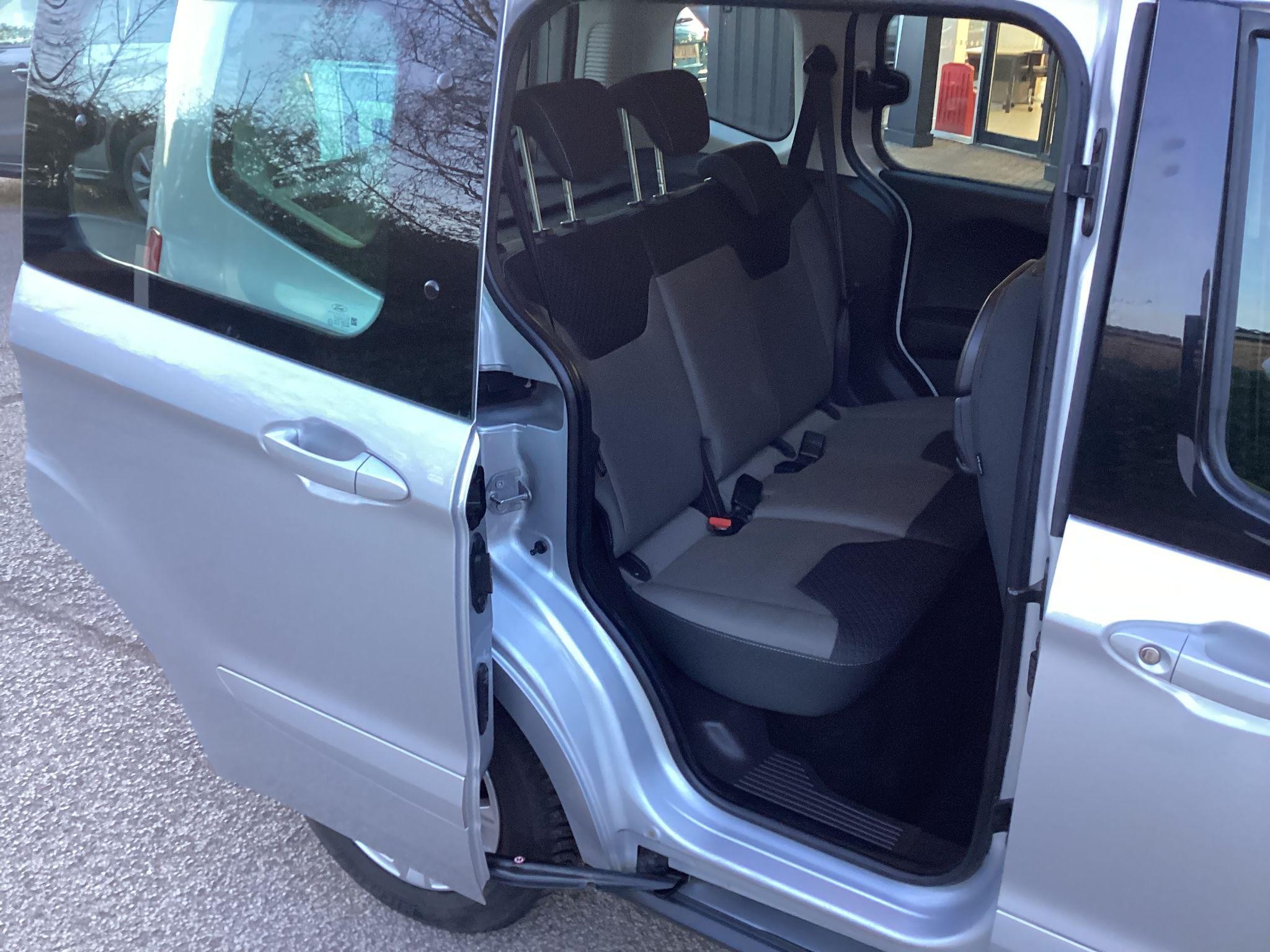 Ford Tourneo Courier Image 14