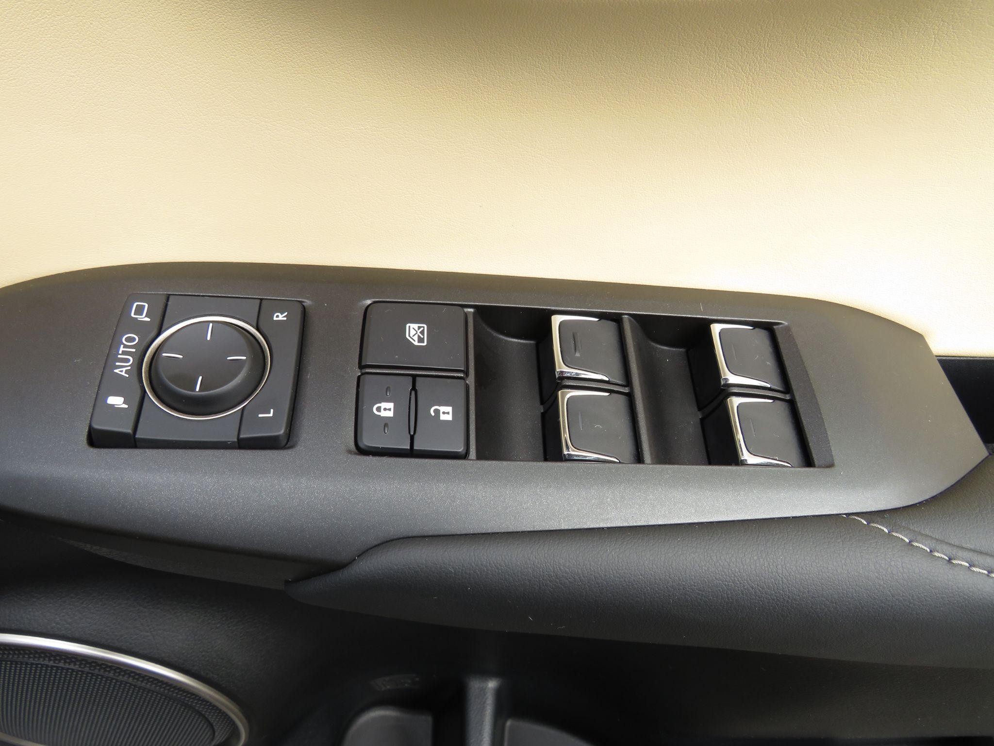 Lexus NX Self-Charging Hybrid Image 29
