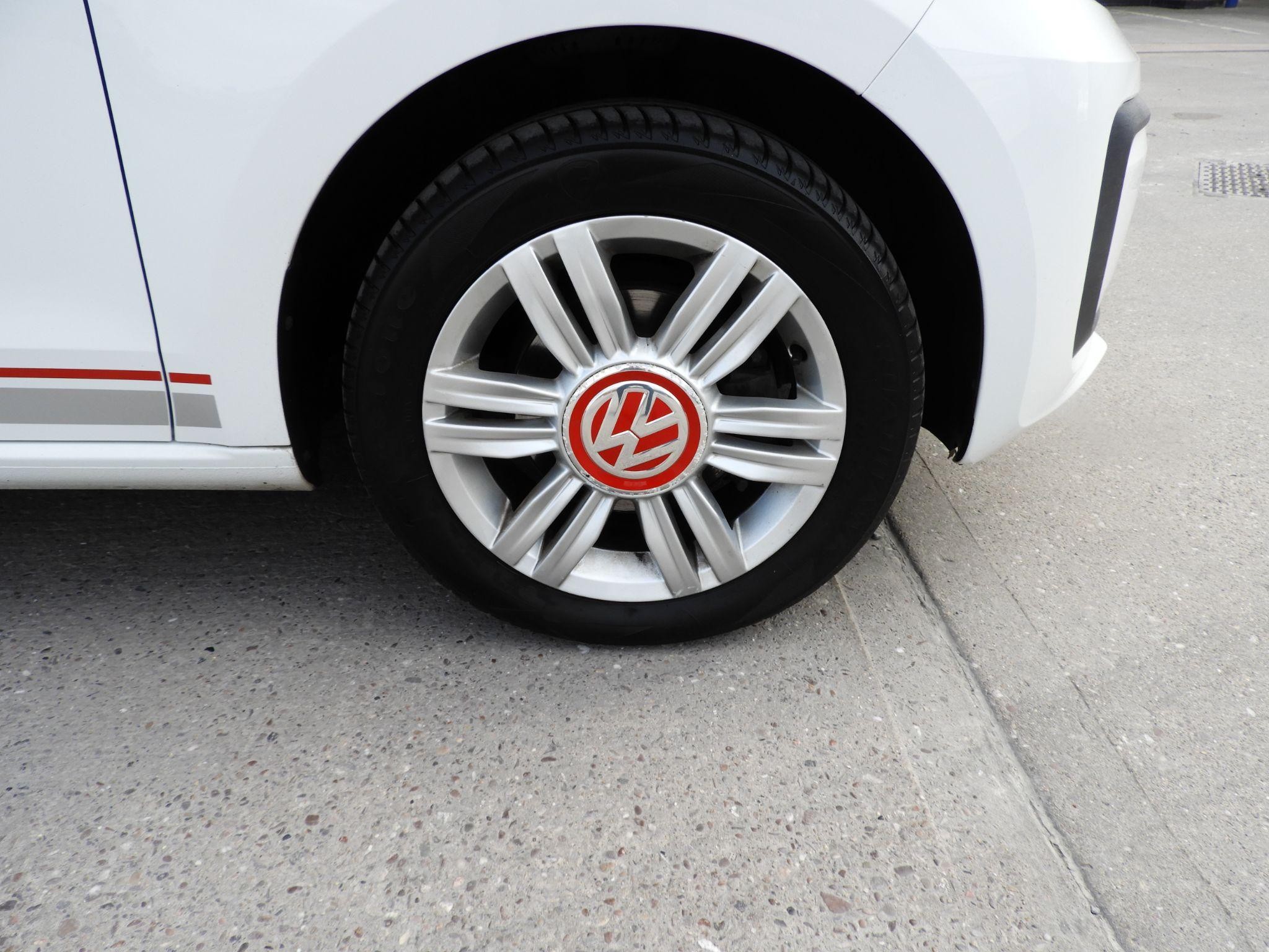 Volkswagen up! Image 9