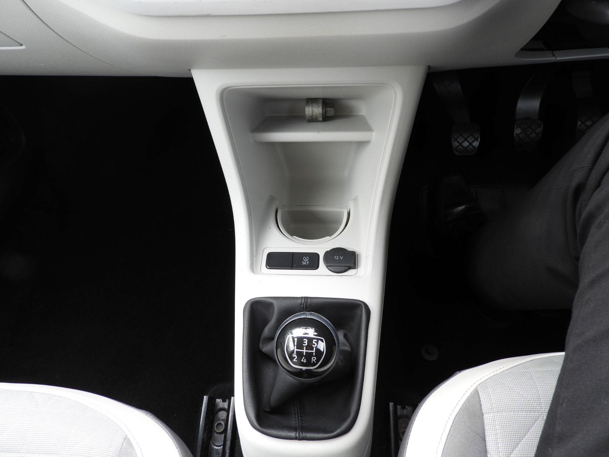 Volkswagen up! Image 11