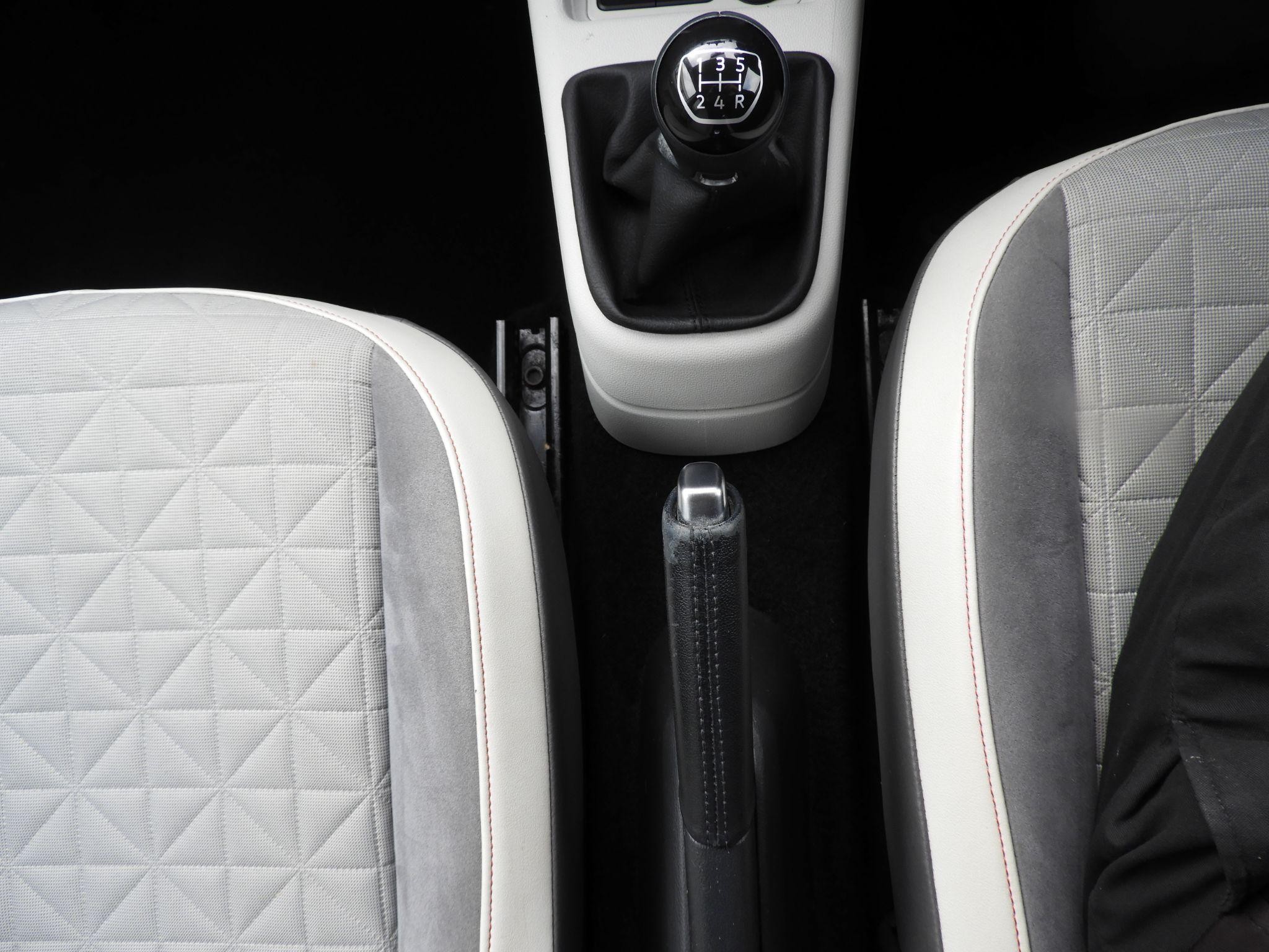 Volkswagen up! Image 12