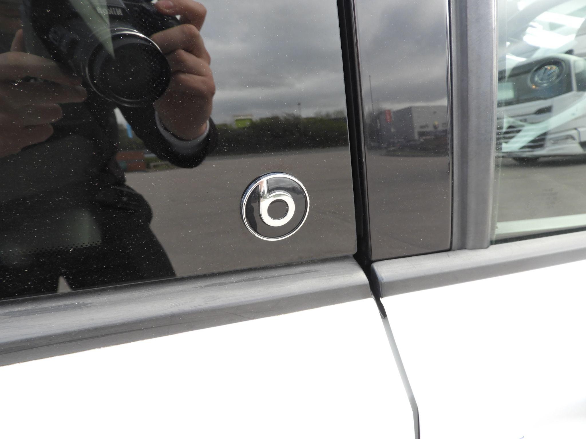Volkswagen up! Image 18