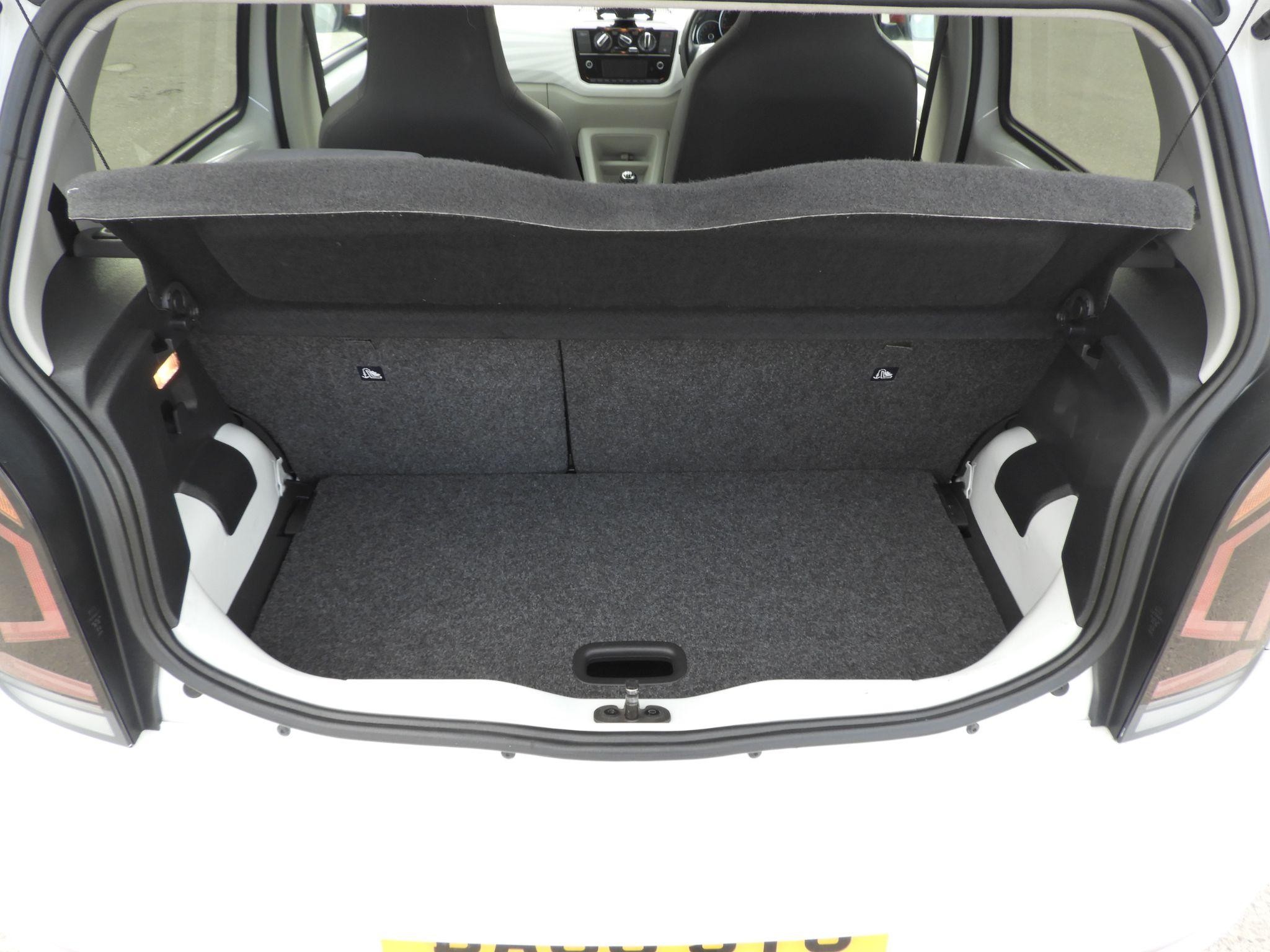 Volkswagen up! Image 21