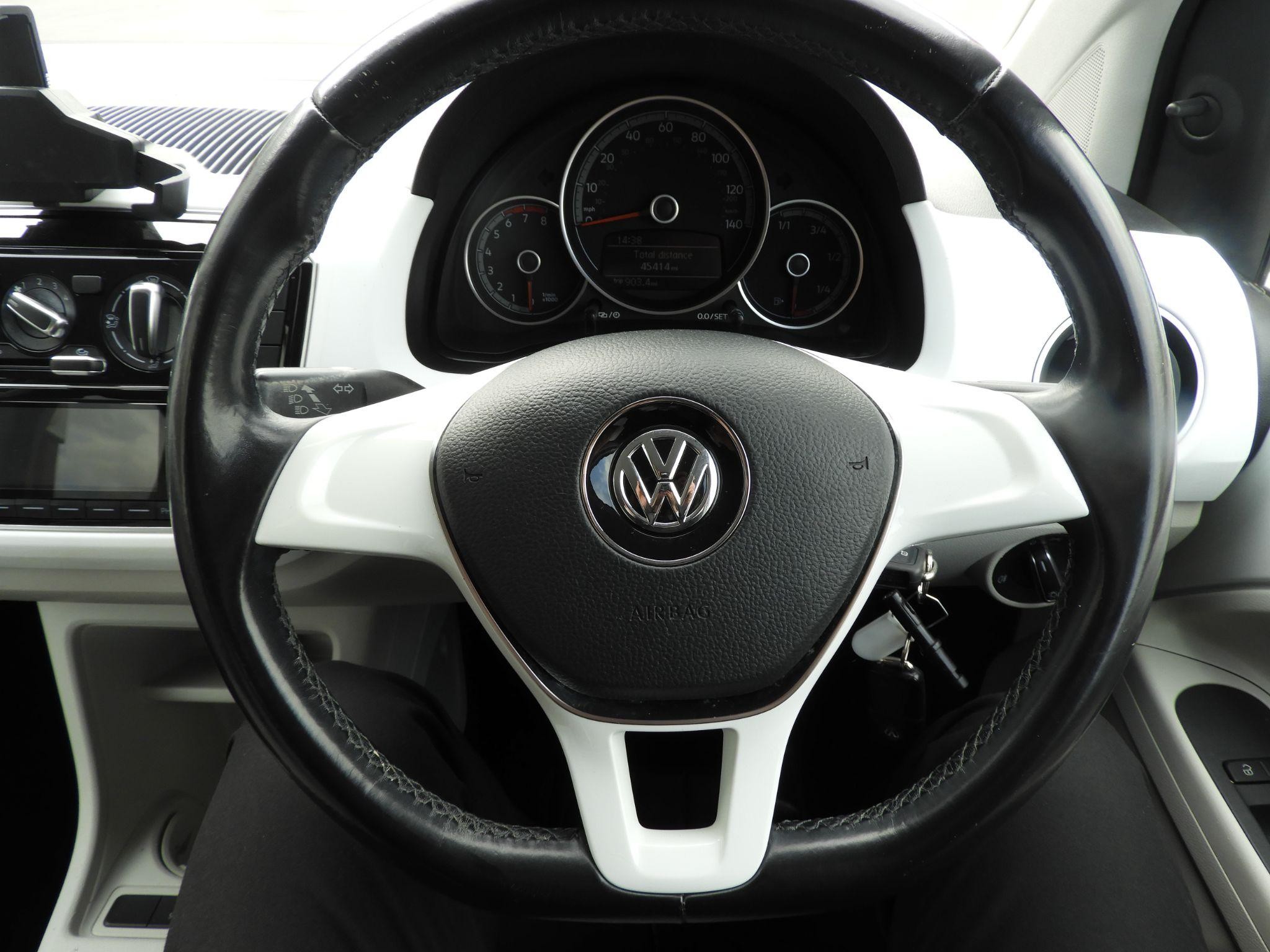 Volkswagen up! Image 22