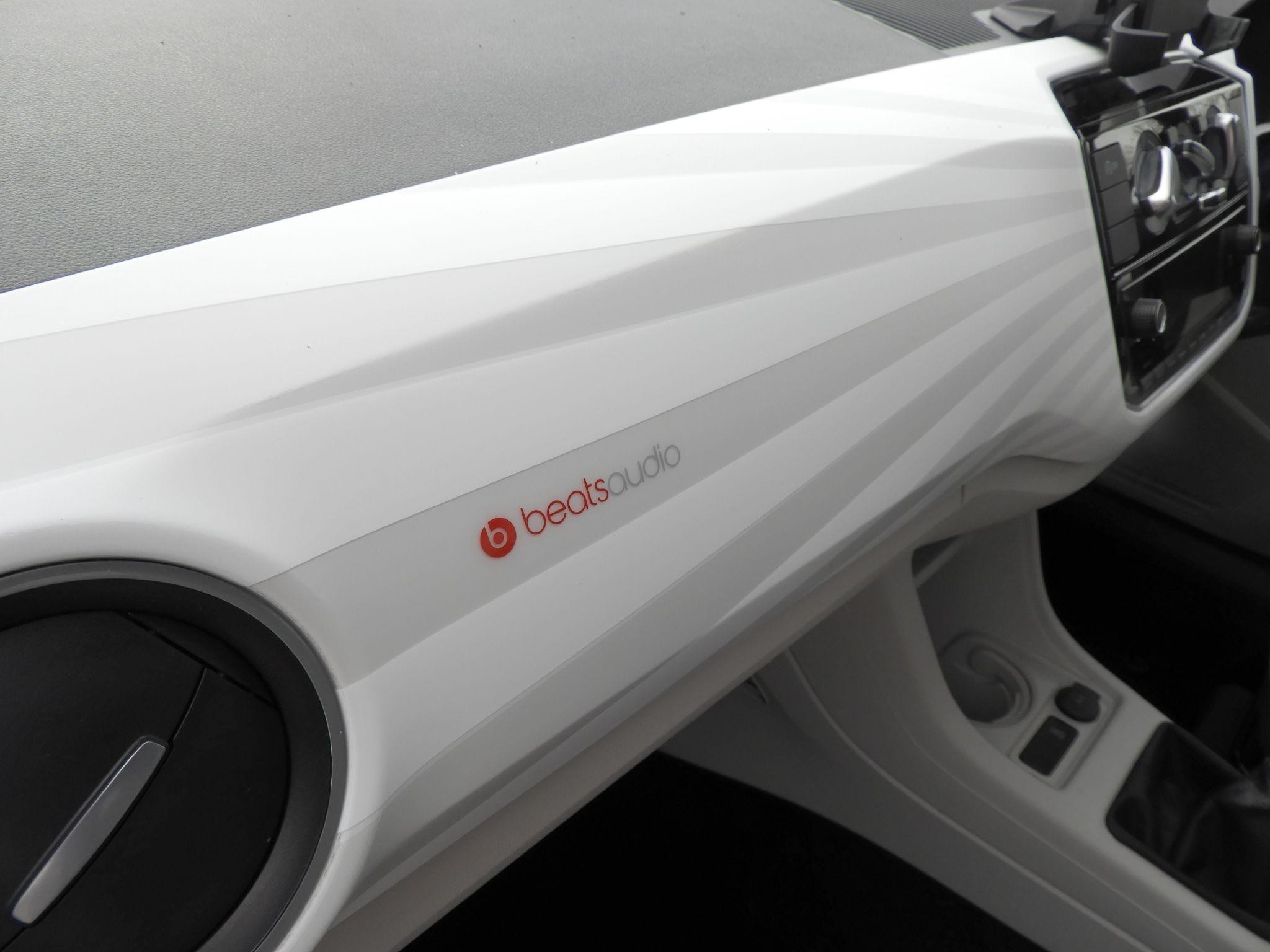 Volkswagen up! Image 23