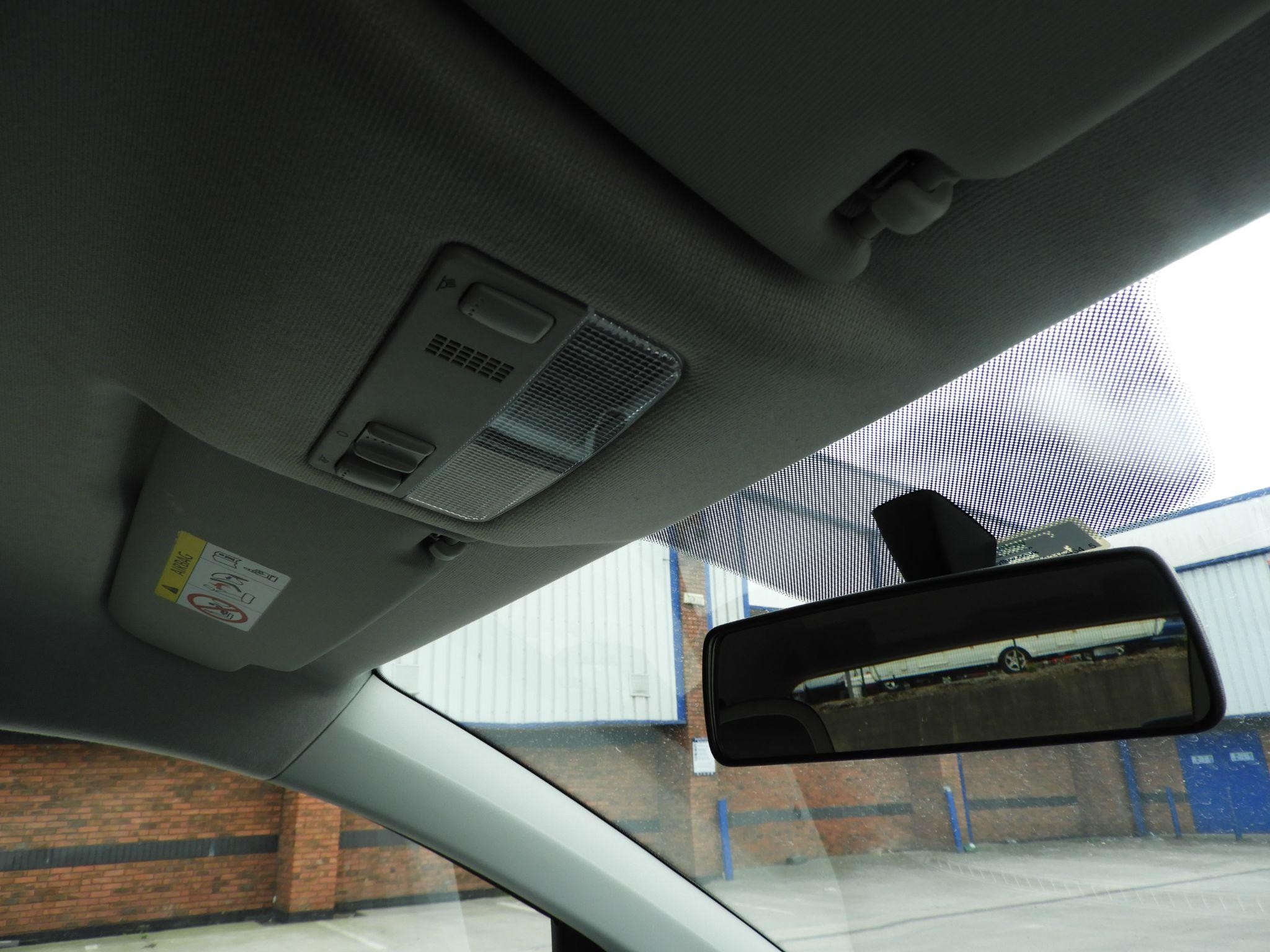Volkswagen up! Image 24