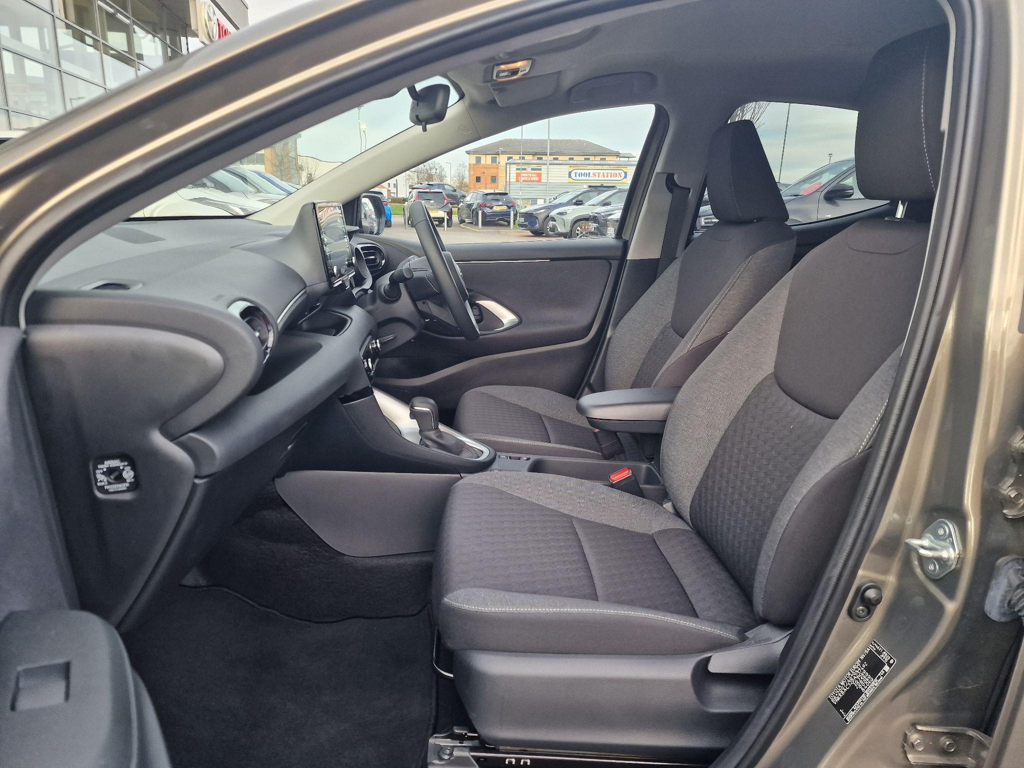 Toyota Yaris Image 12