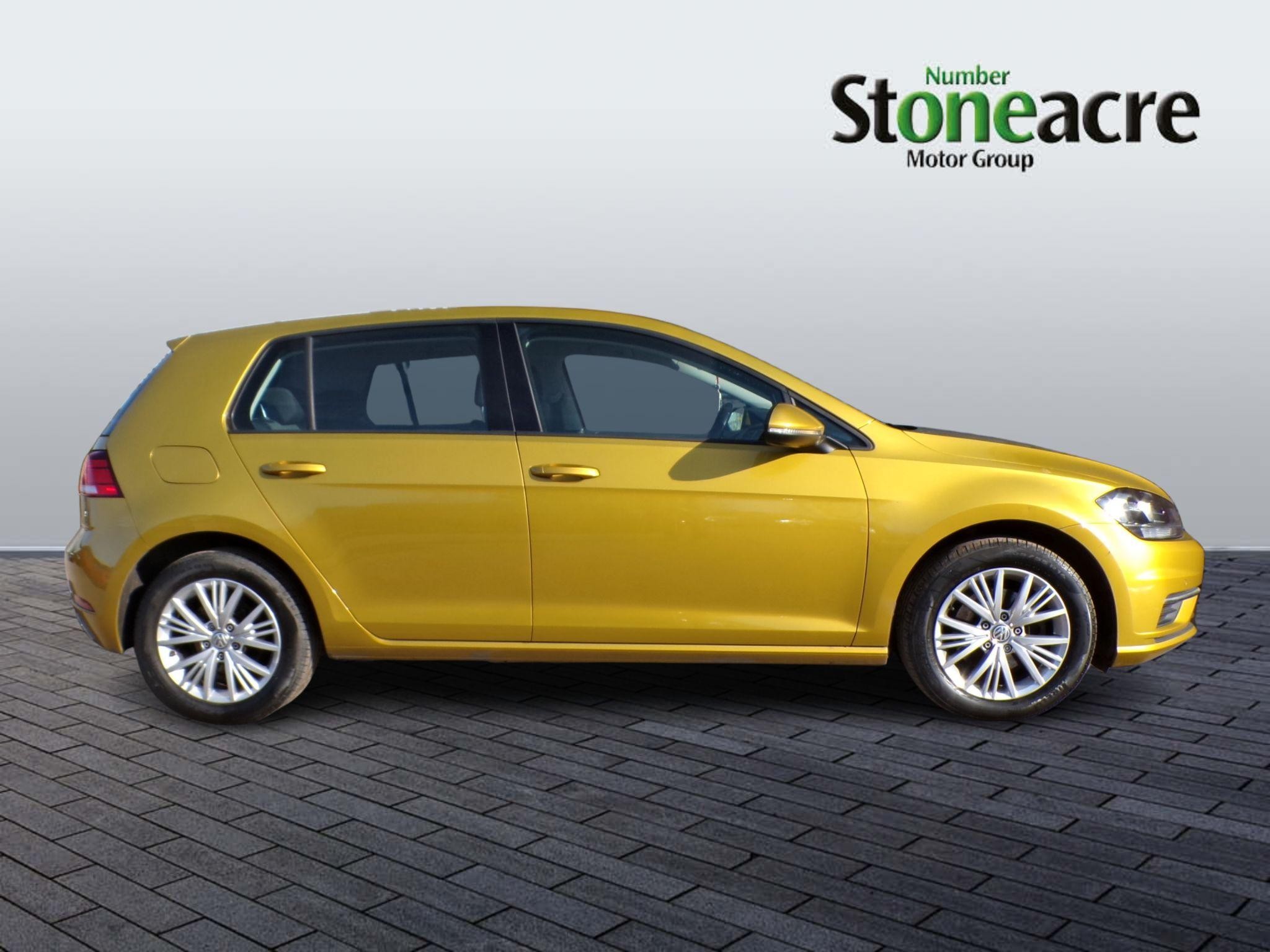 Volkswagen Golf Image 8