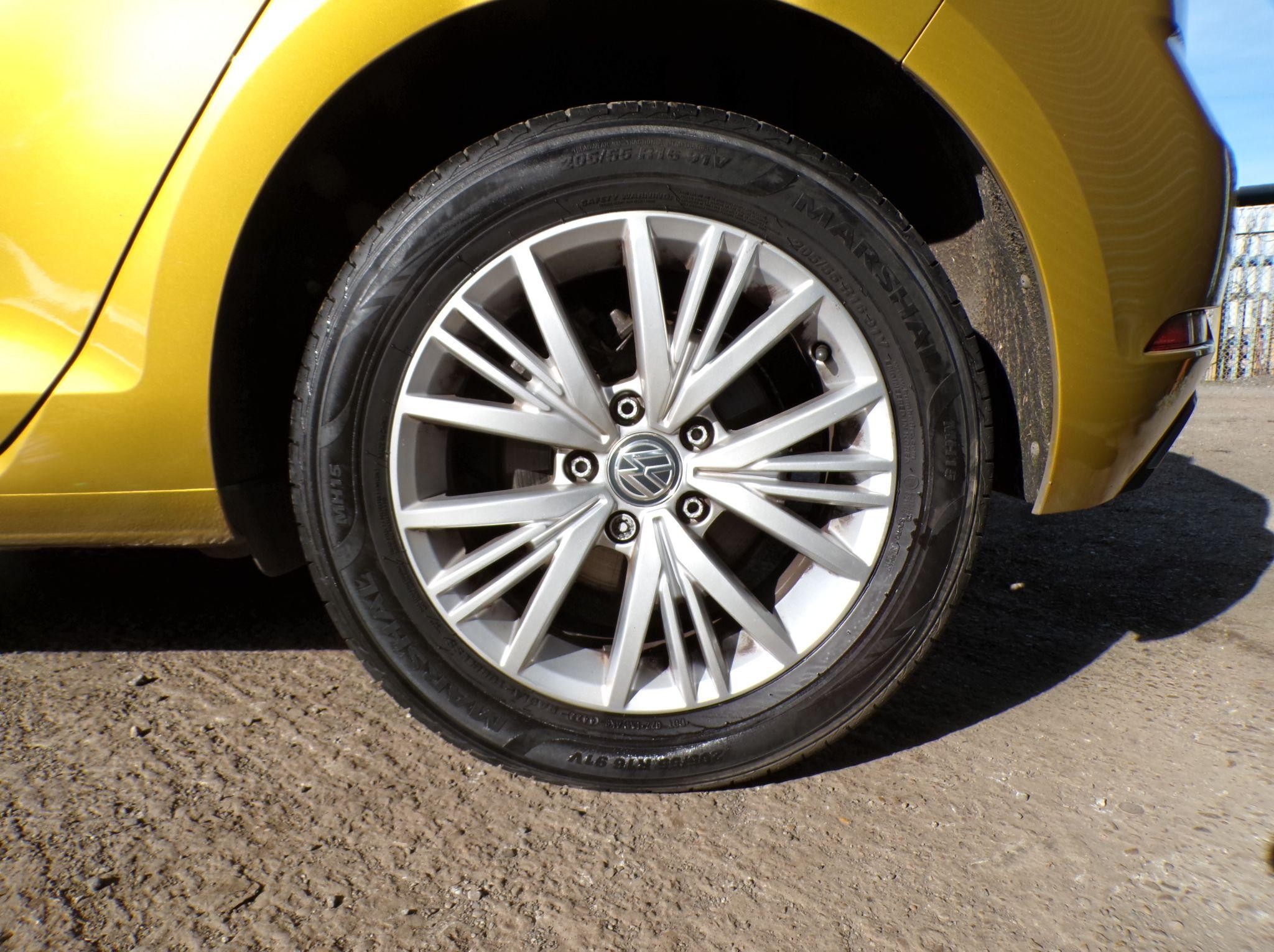 Volkswagen Golf Image 9