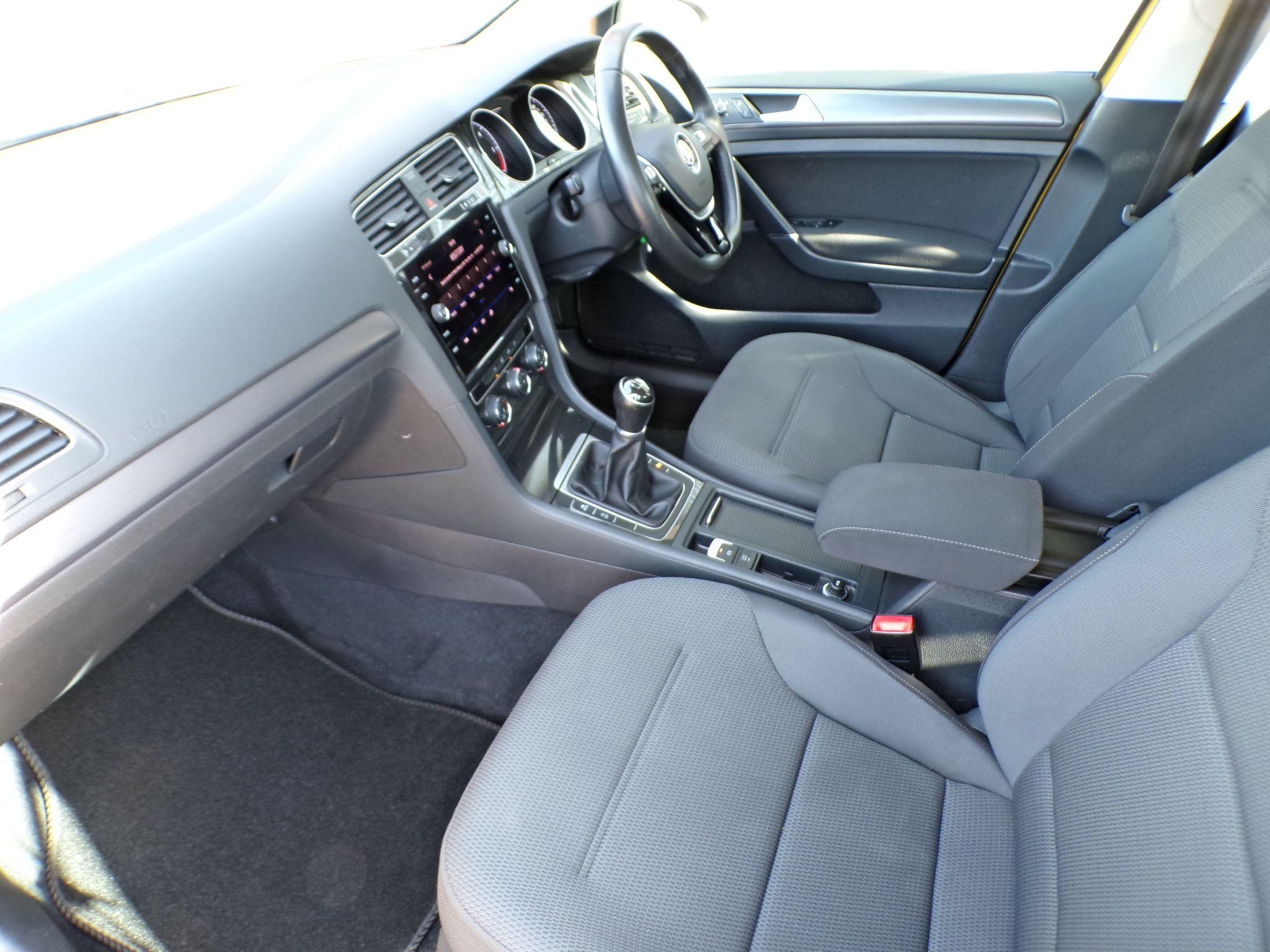 Volkswagen Golf Image 13