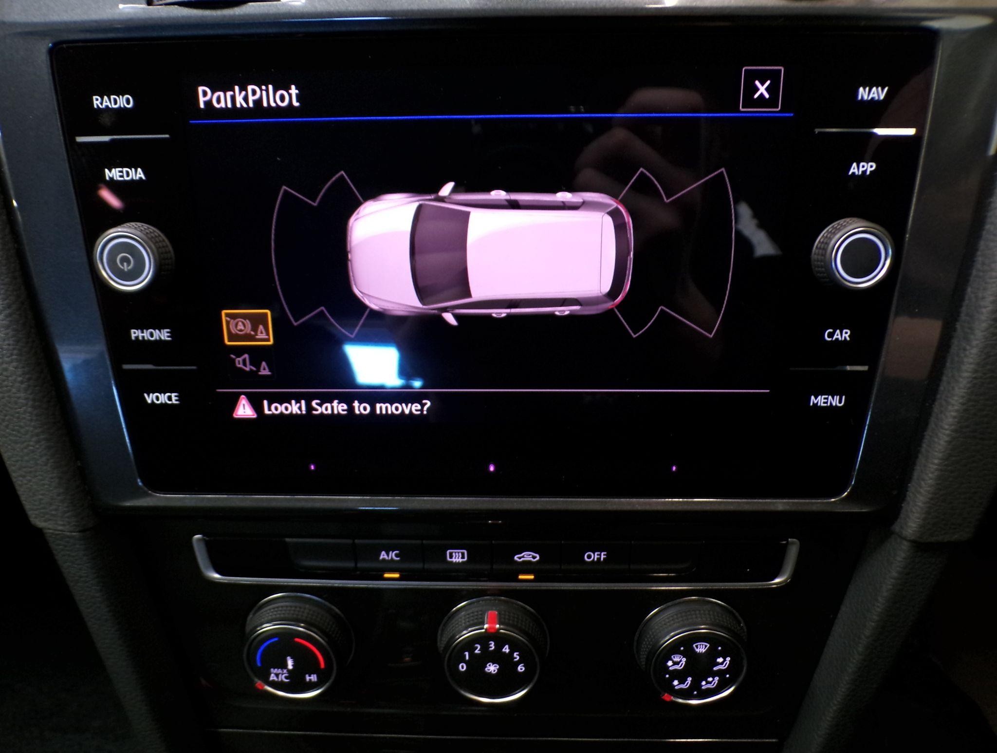 Volkswagen Golf Image 18