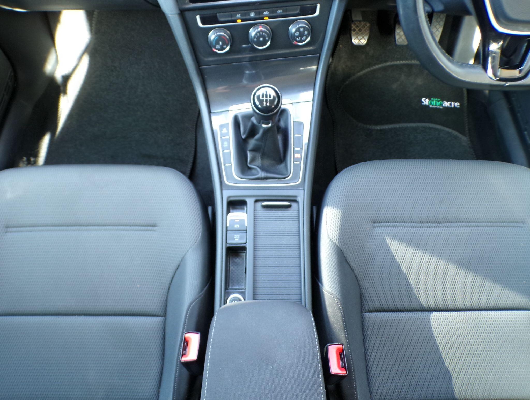 Volkswagen Golf Image 20