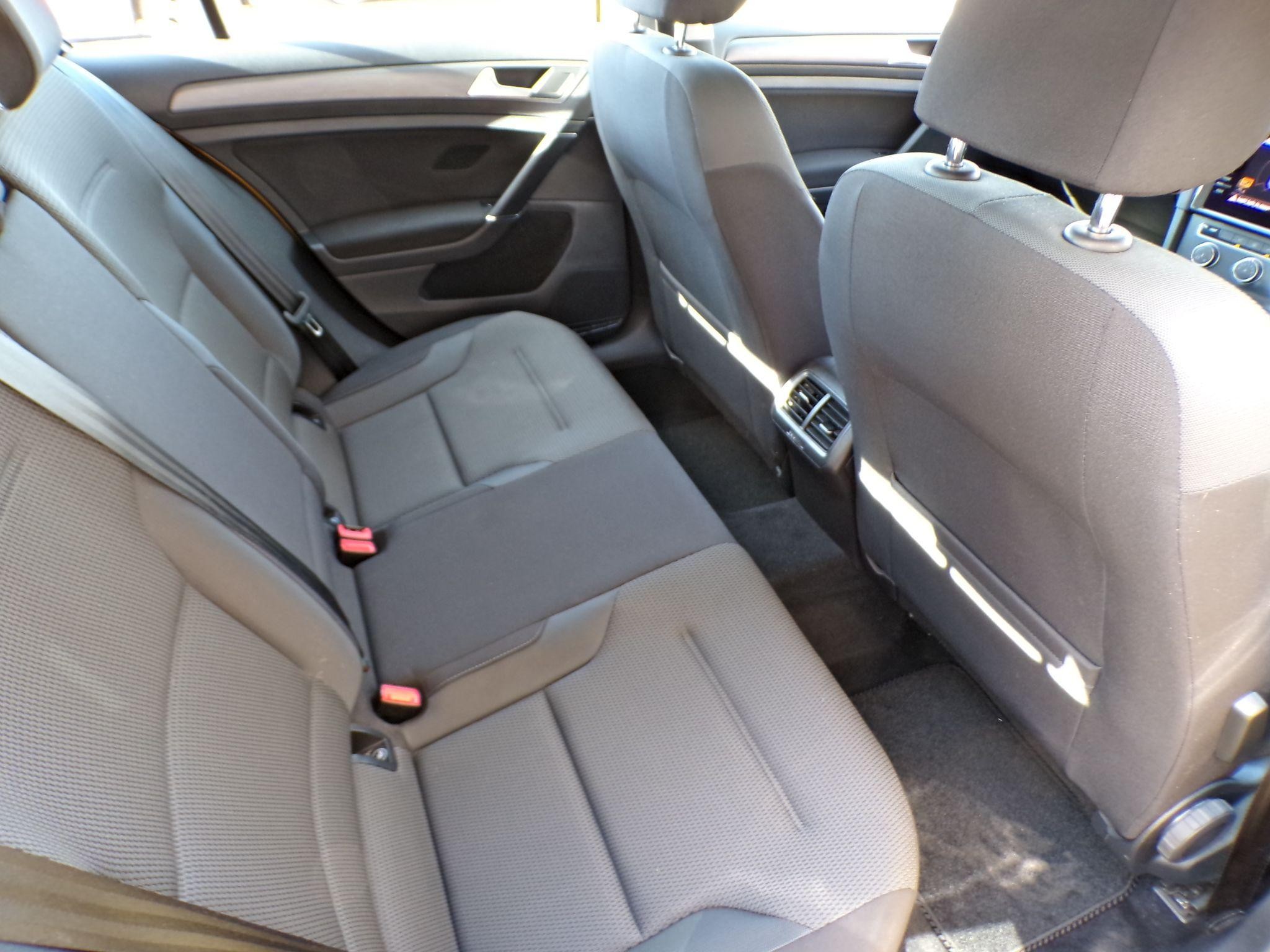 Volkswagen Golf Image 21