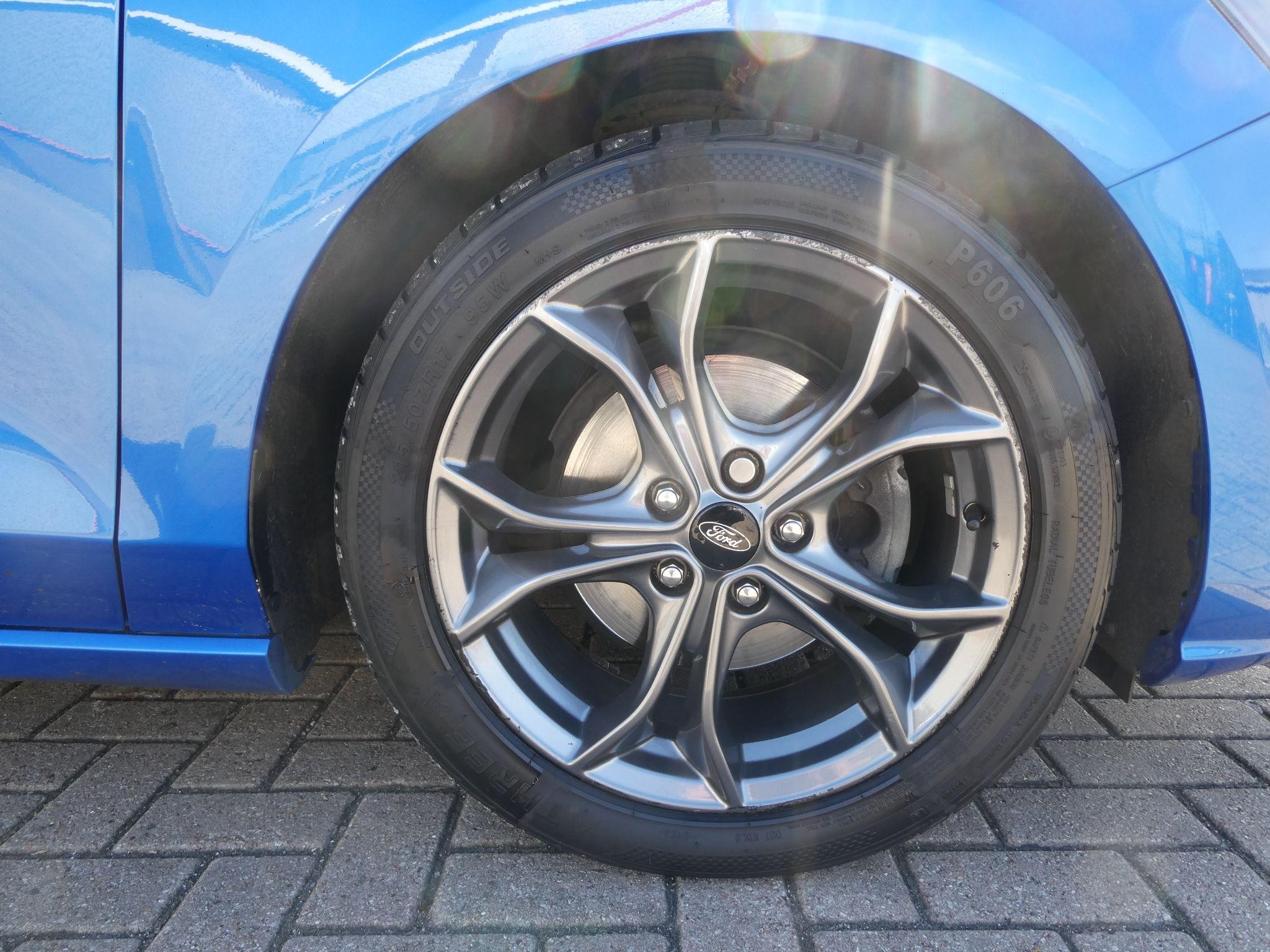 Ford Focus Image 9