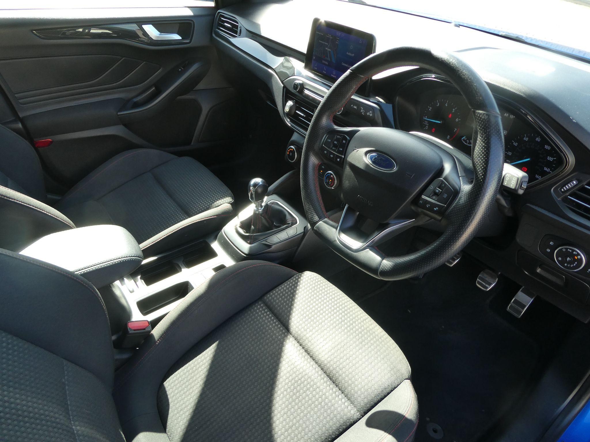 Ford Focus Image 11