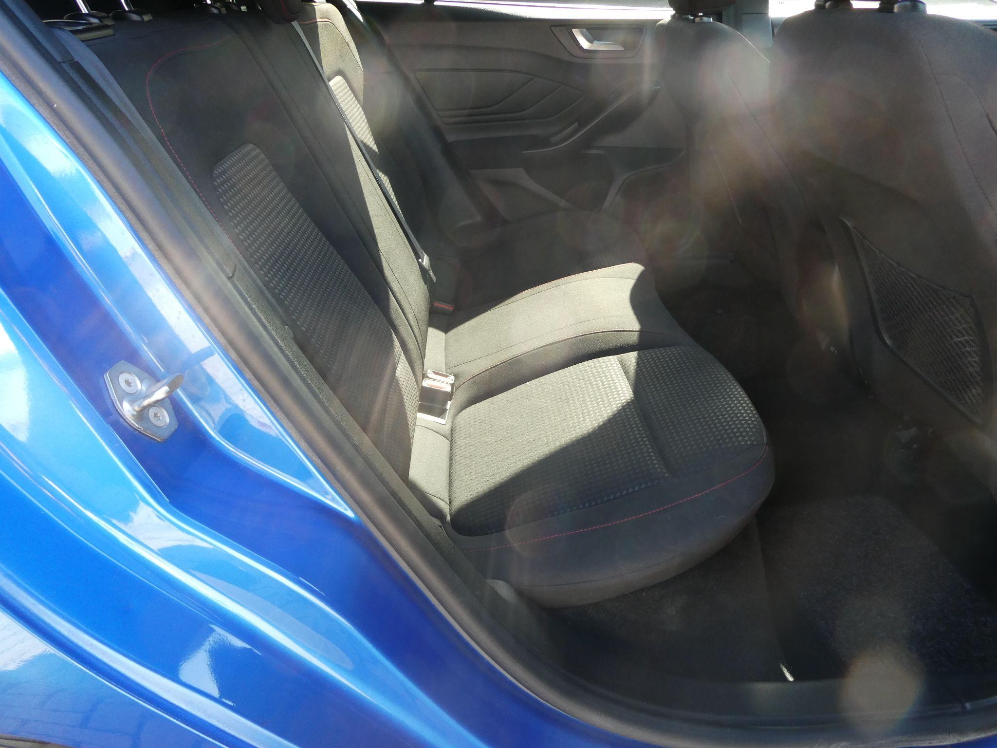 Ford Focus Image 17