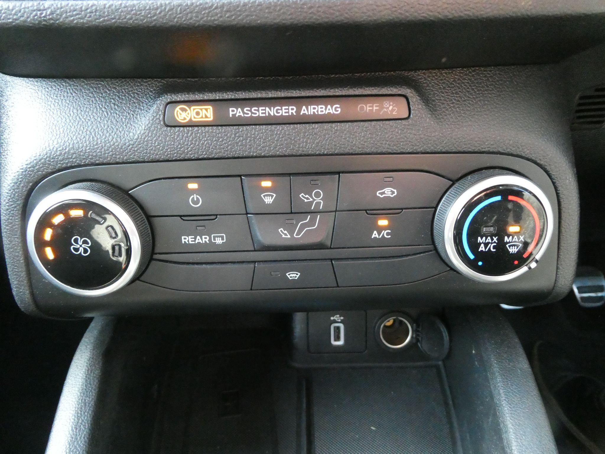 Ford Focus Image 25